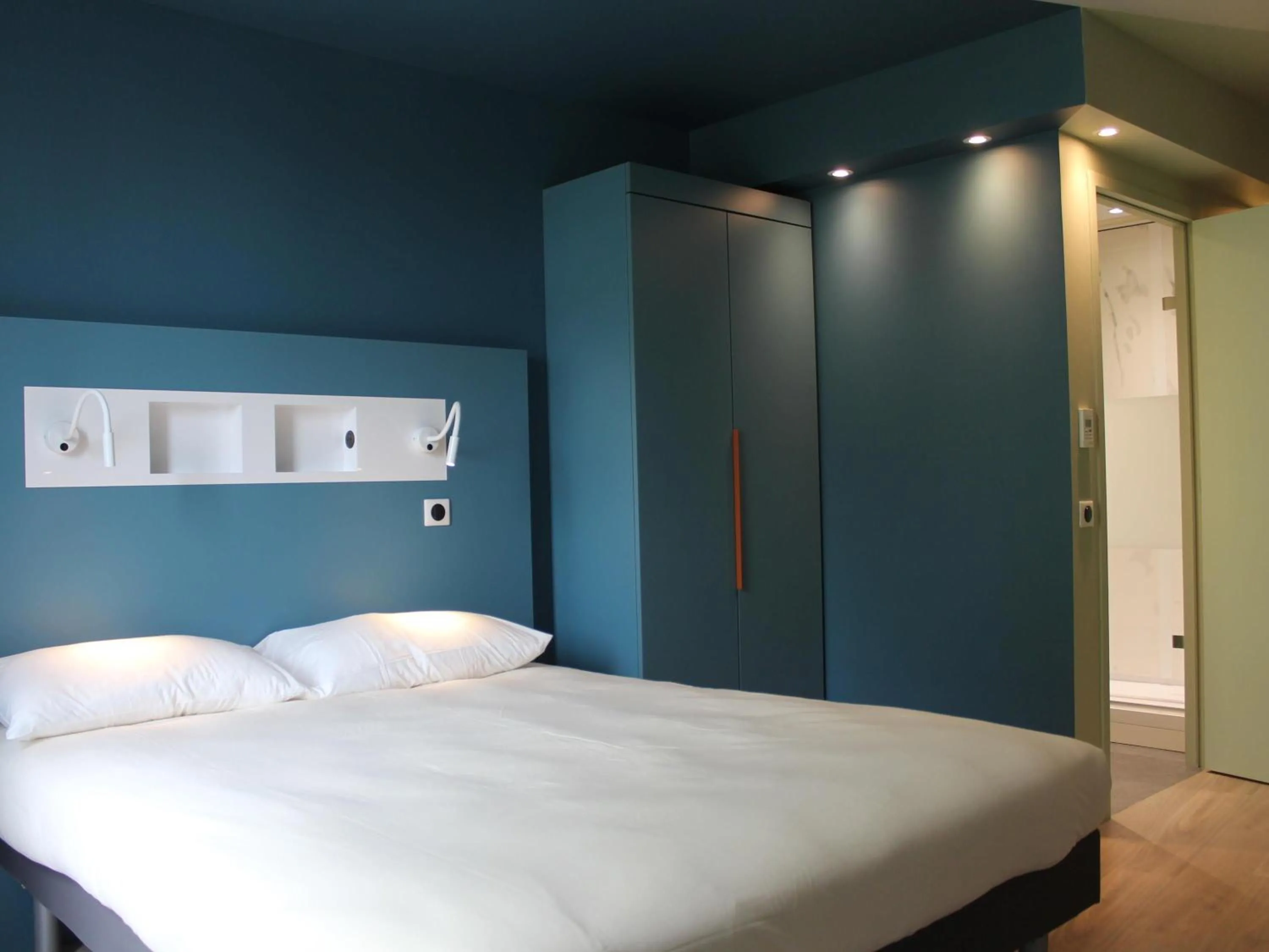 Bedroom, Bed in ibis budget Rouen Centre Rive Gauche