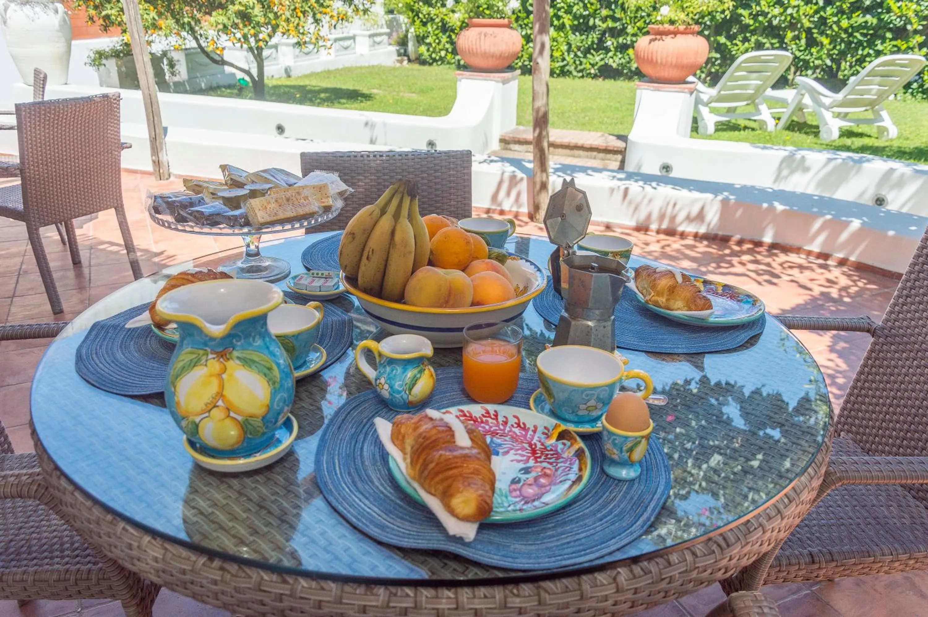 Breakfast in Il Veliero B&B charming rooms