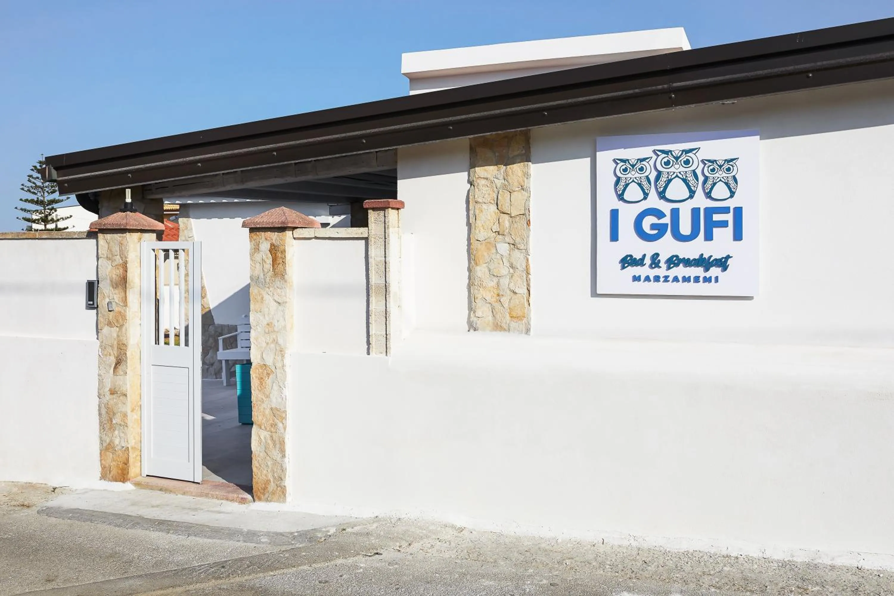 Property building in I Gufi Bed & Breakfast Marzamemi