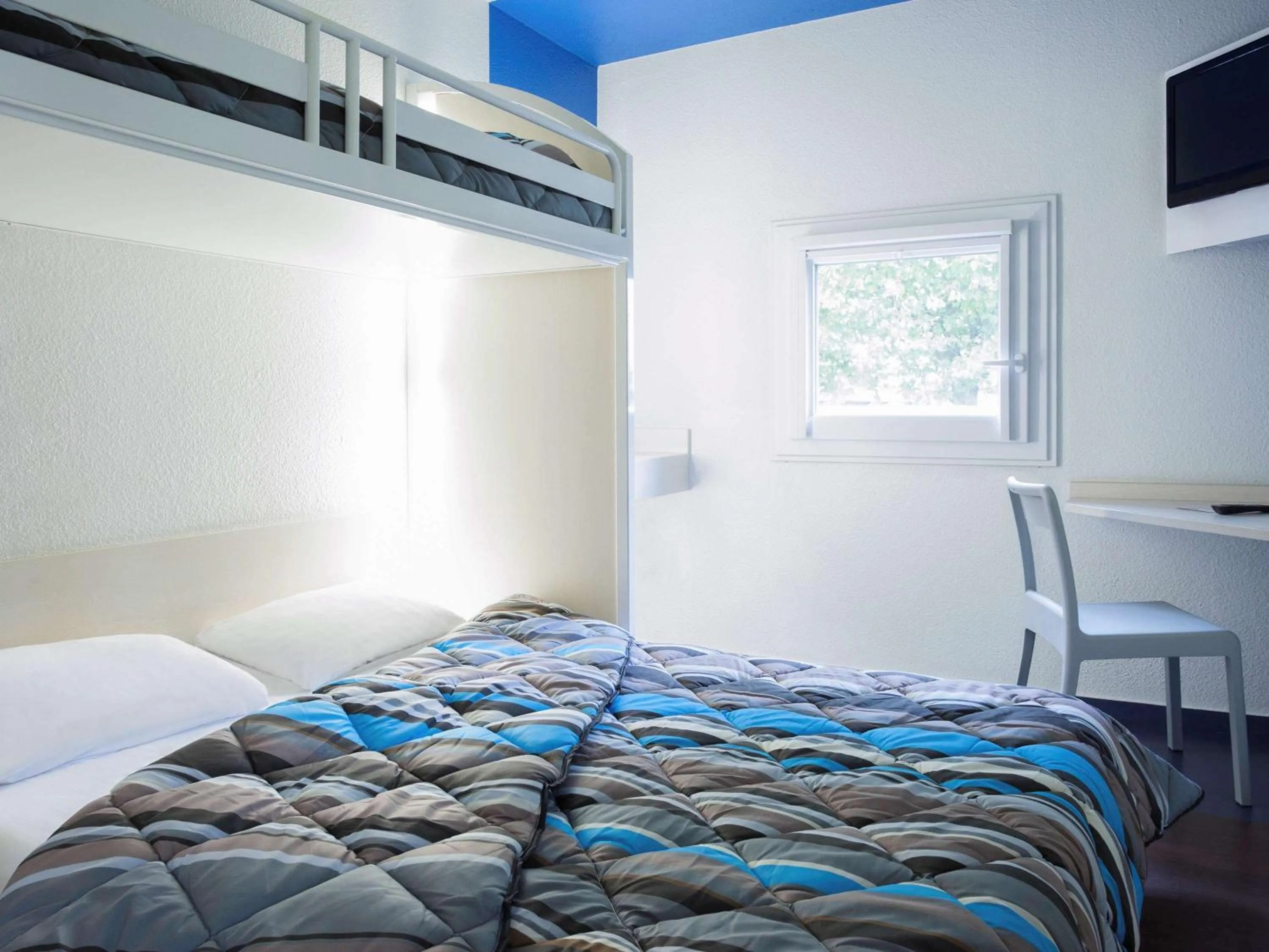 Property building, Bed in Hotel First Eco Dieppe