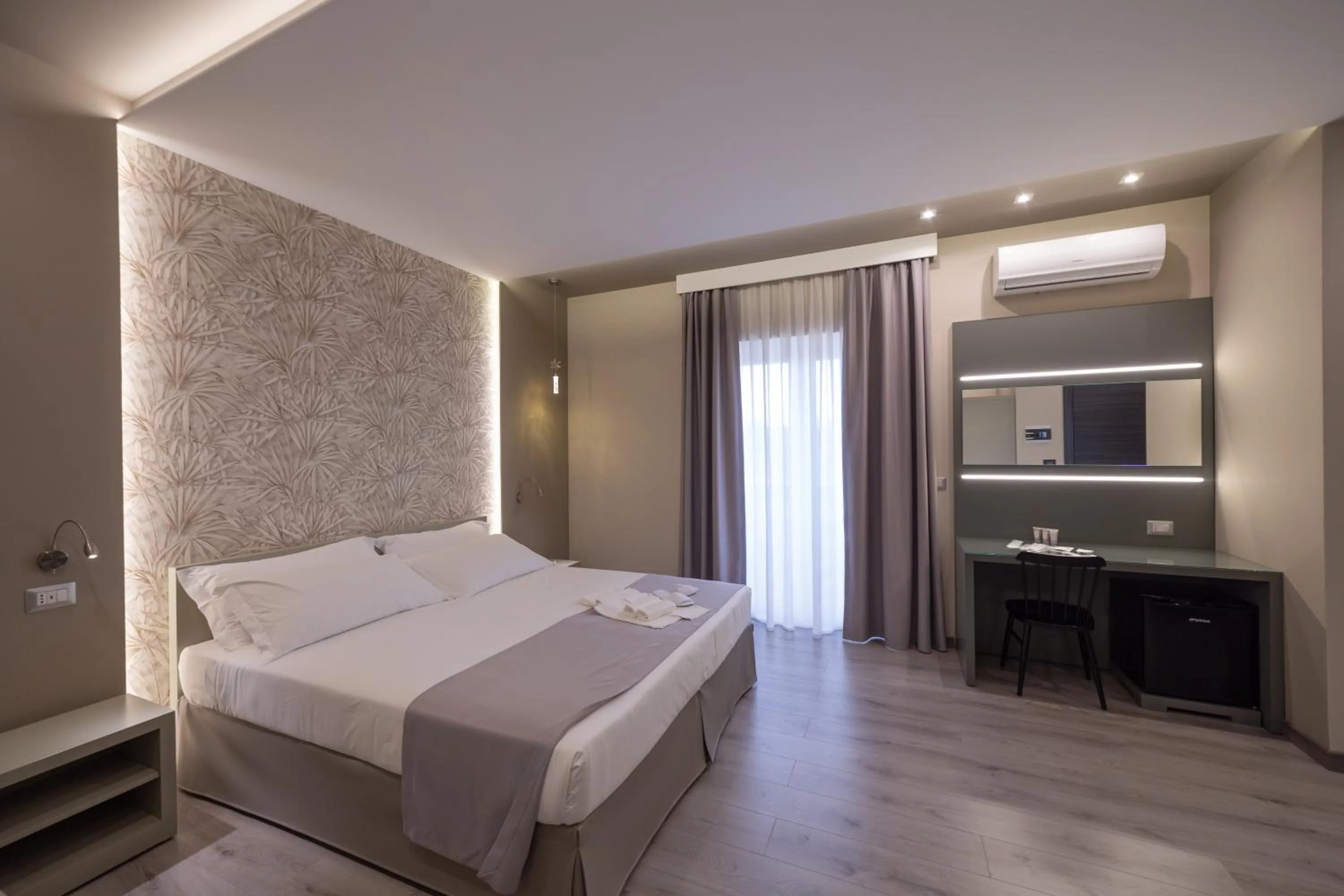 Property building, Bed in HOLYGOLD Suite ****