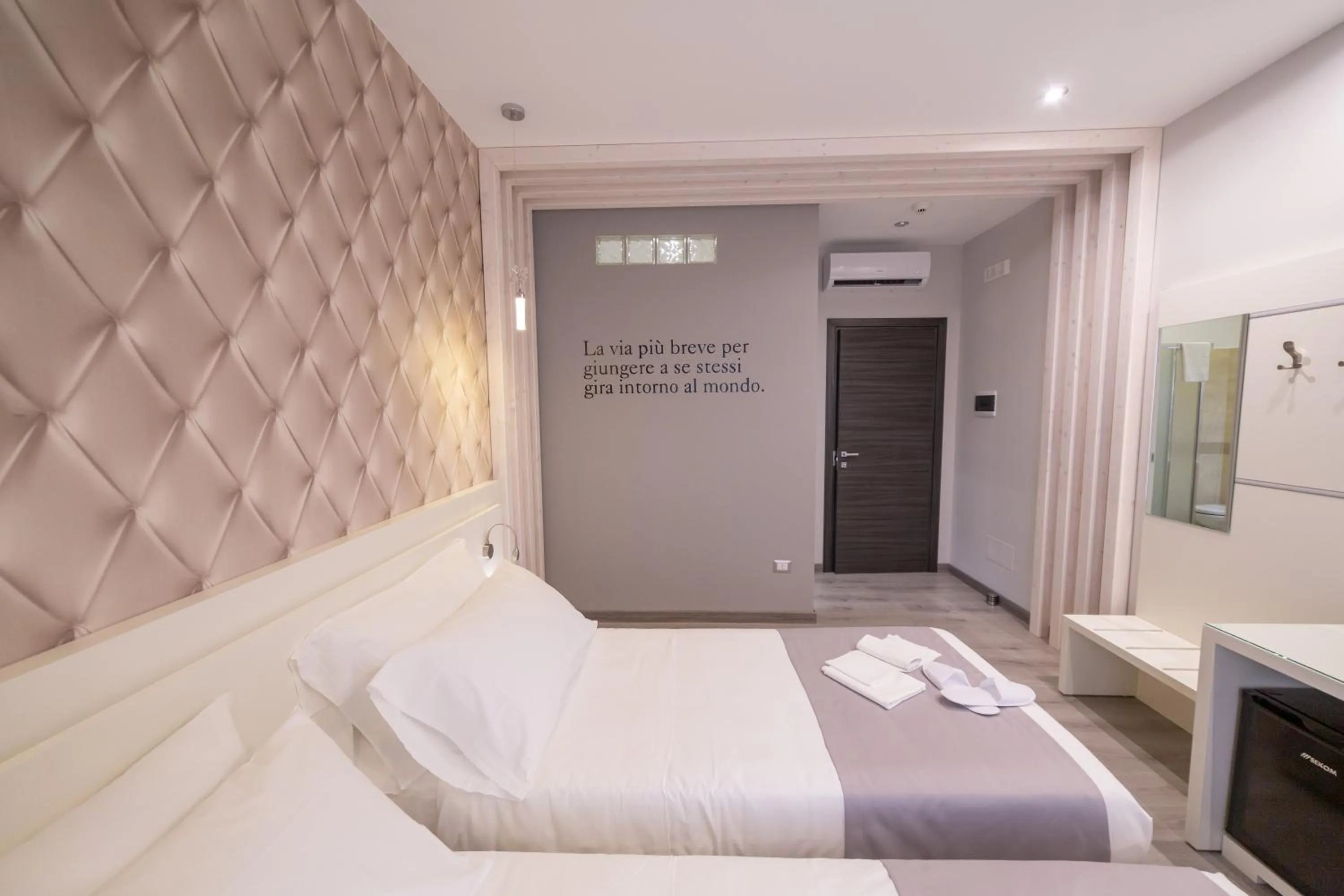 Photo of the whole room, Bed in HOLYGOLD Suite ****