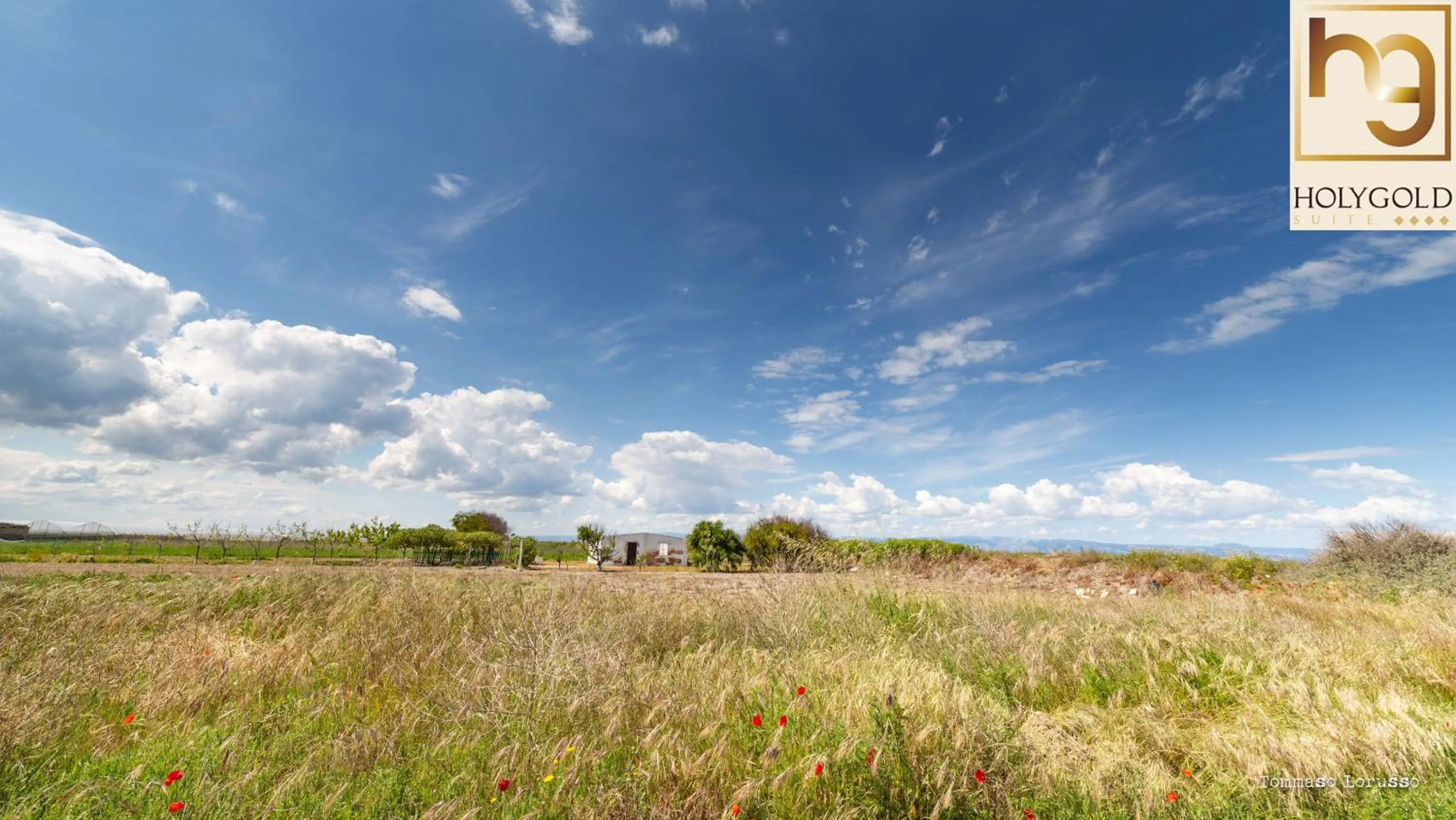 Hiking in HOLYGOLD Suite ****