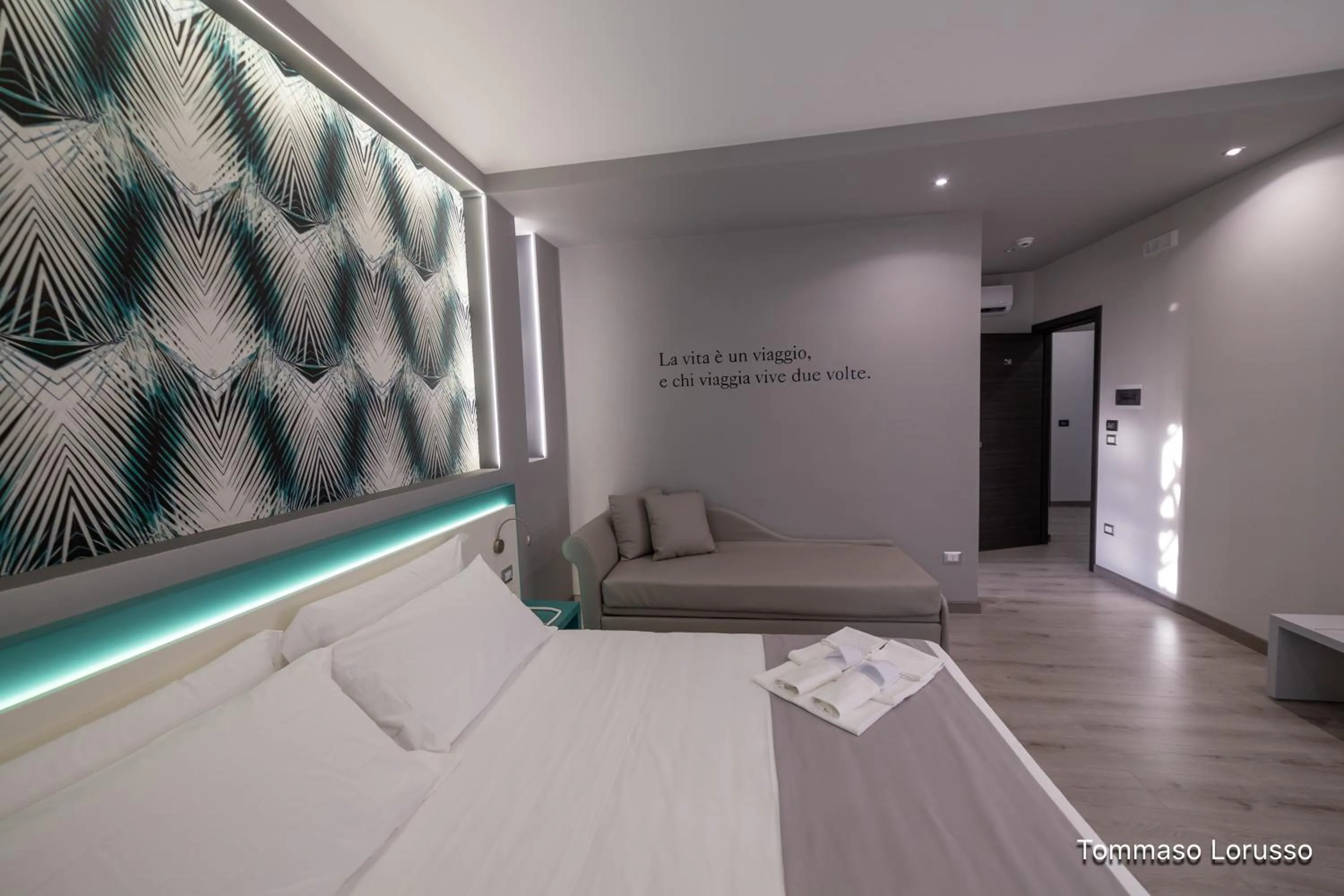 Photo of the whole room, Bed in HOLYGOLD Suite ****