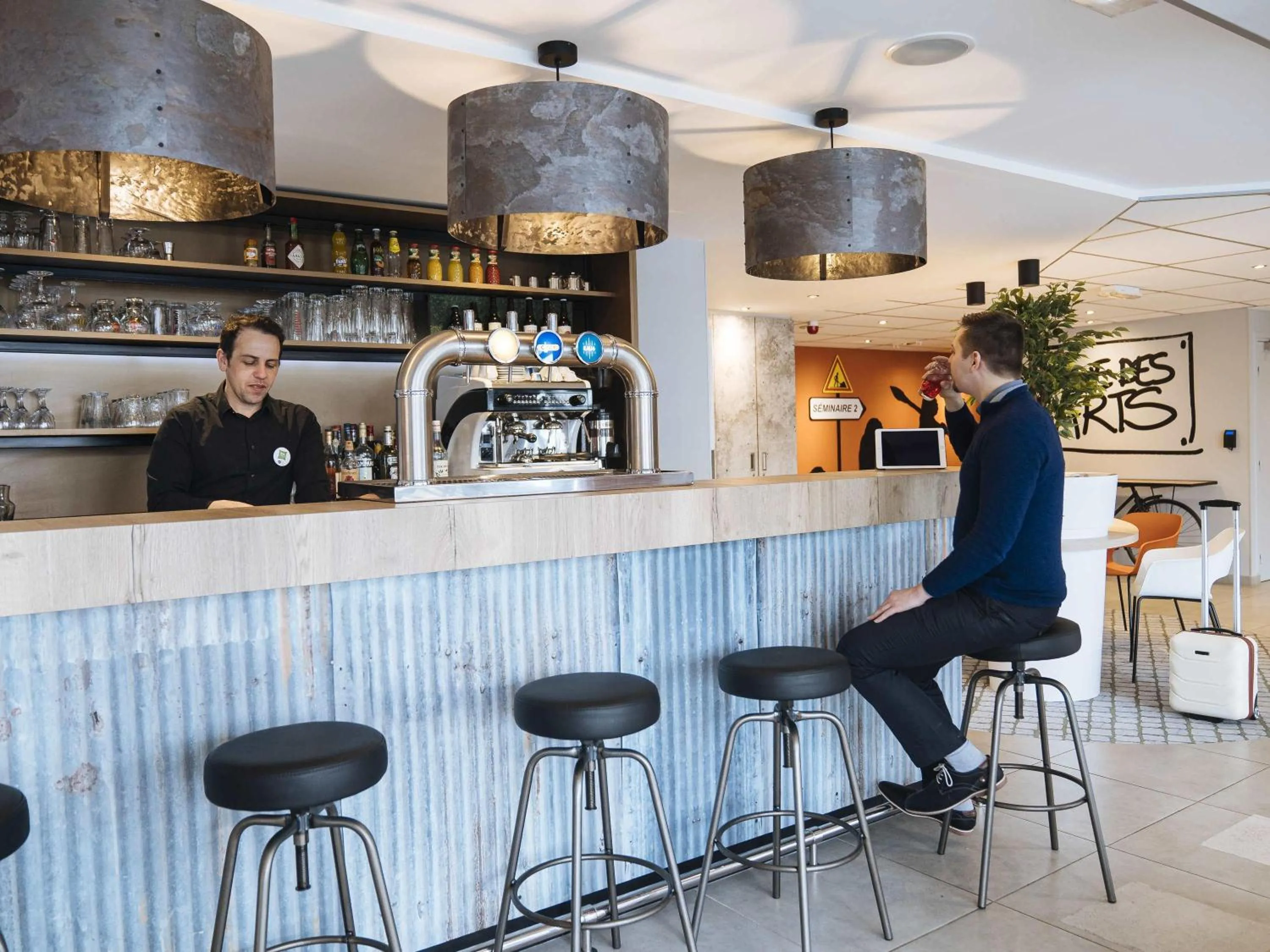 Lounge or bar in Ibis Styles Lille Marcq En Baroeul