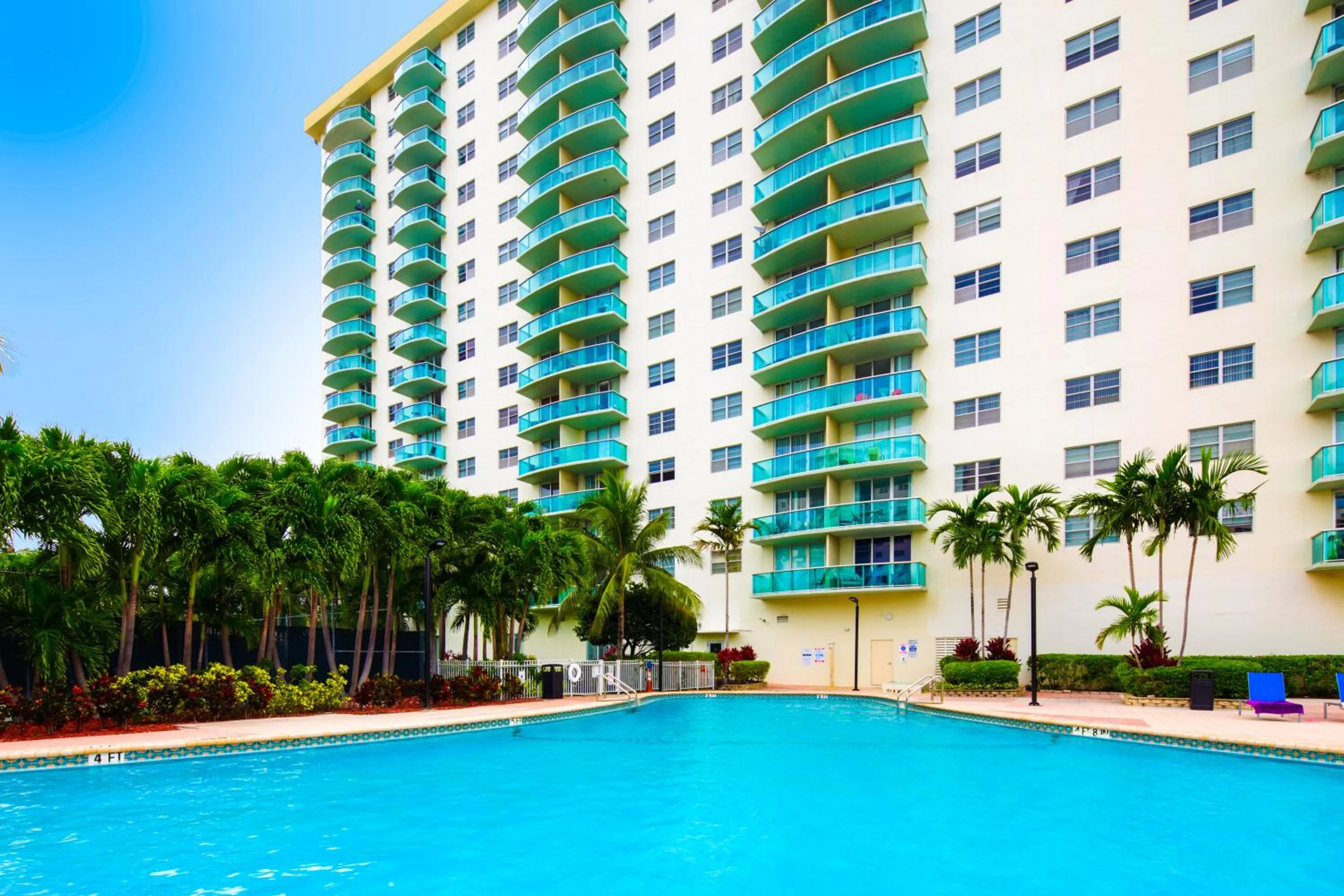 Swimming pool in Sunny Isles Ocean Reserve Condo Apartments - 1BR #812