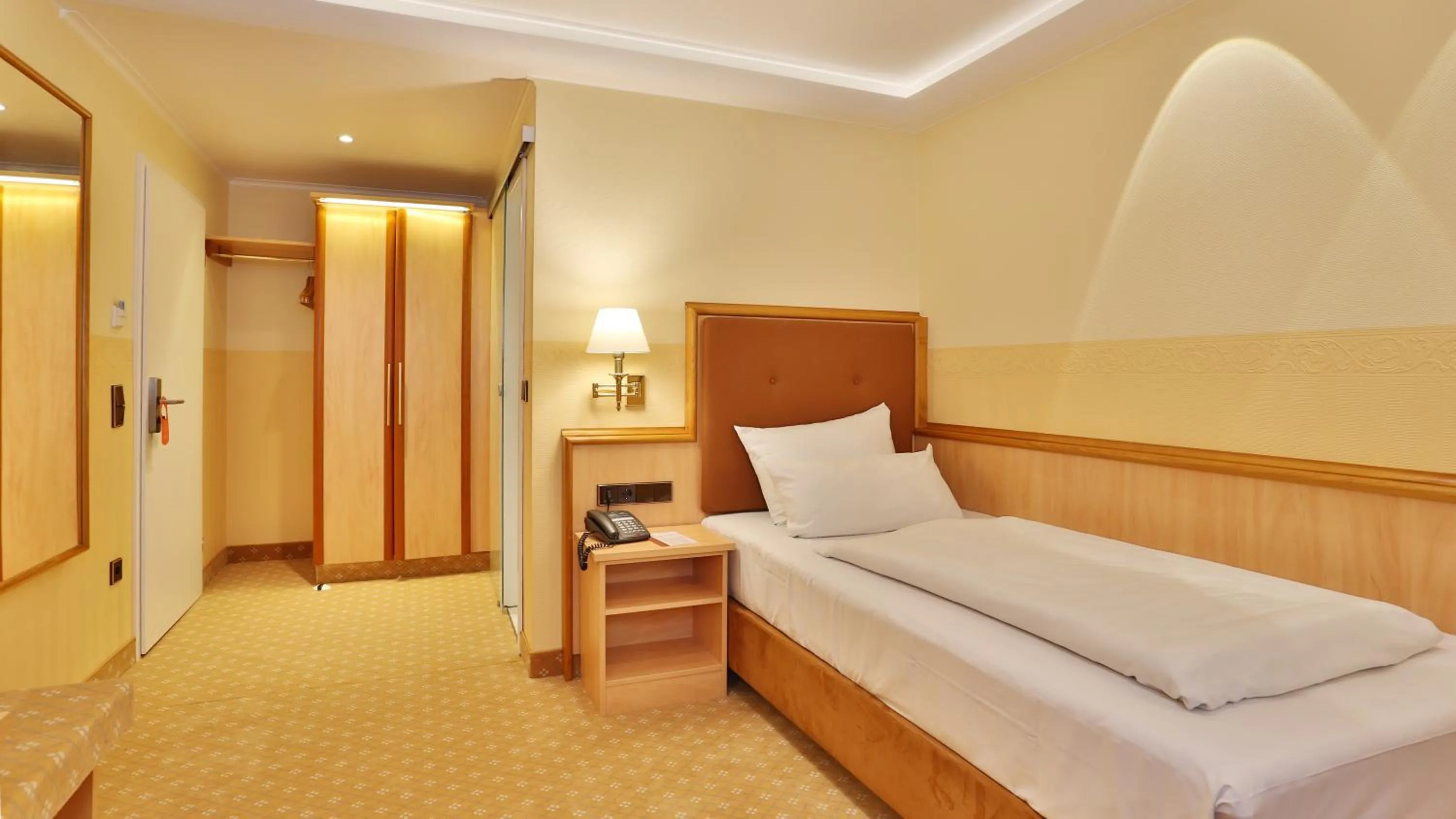 Photo of the whole room, Bed in Hotel Mack Private Inn