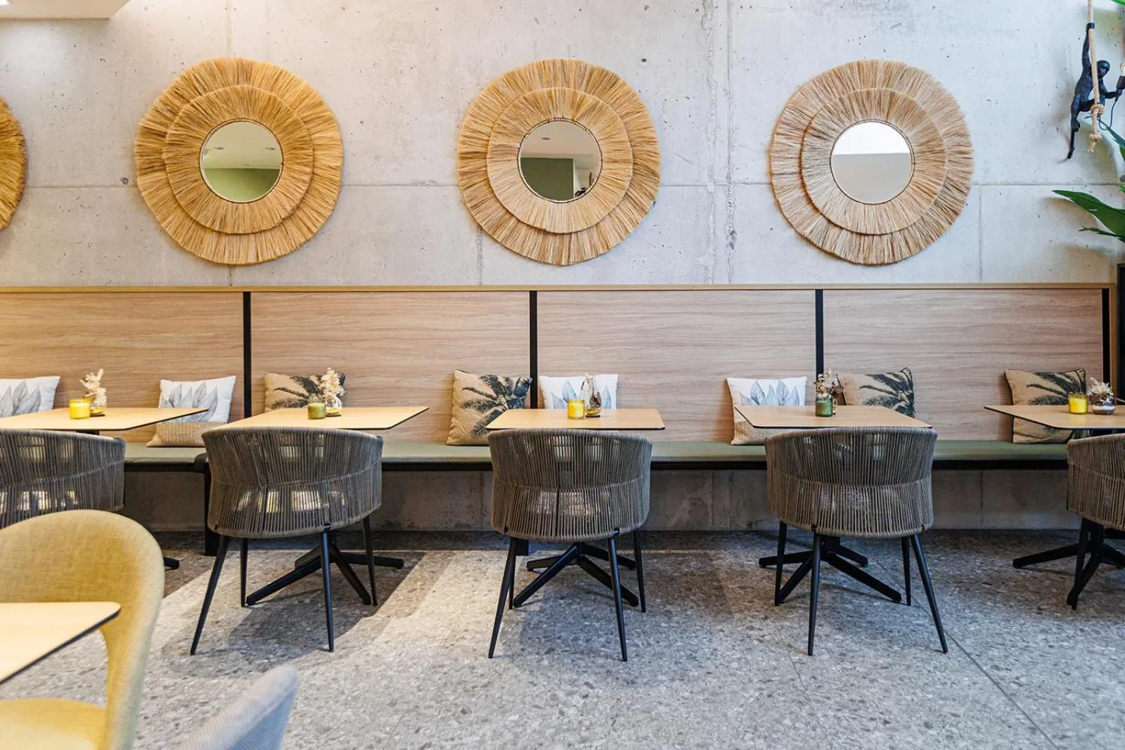 Lounge or bar in Hotel Ecos del Sella