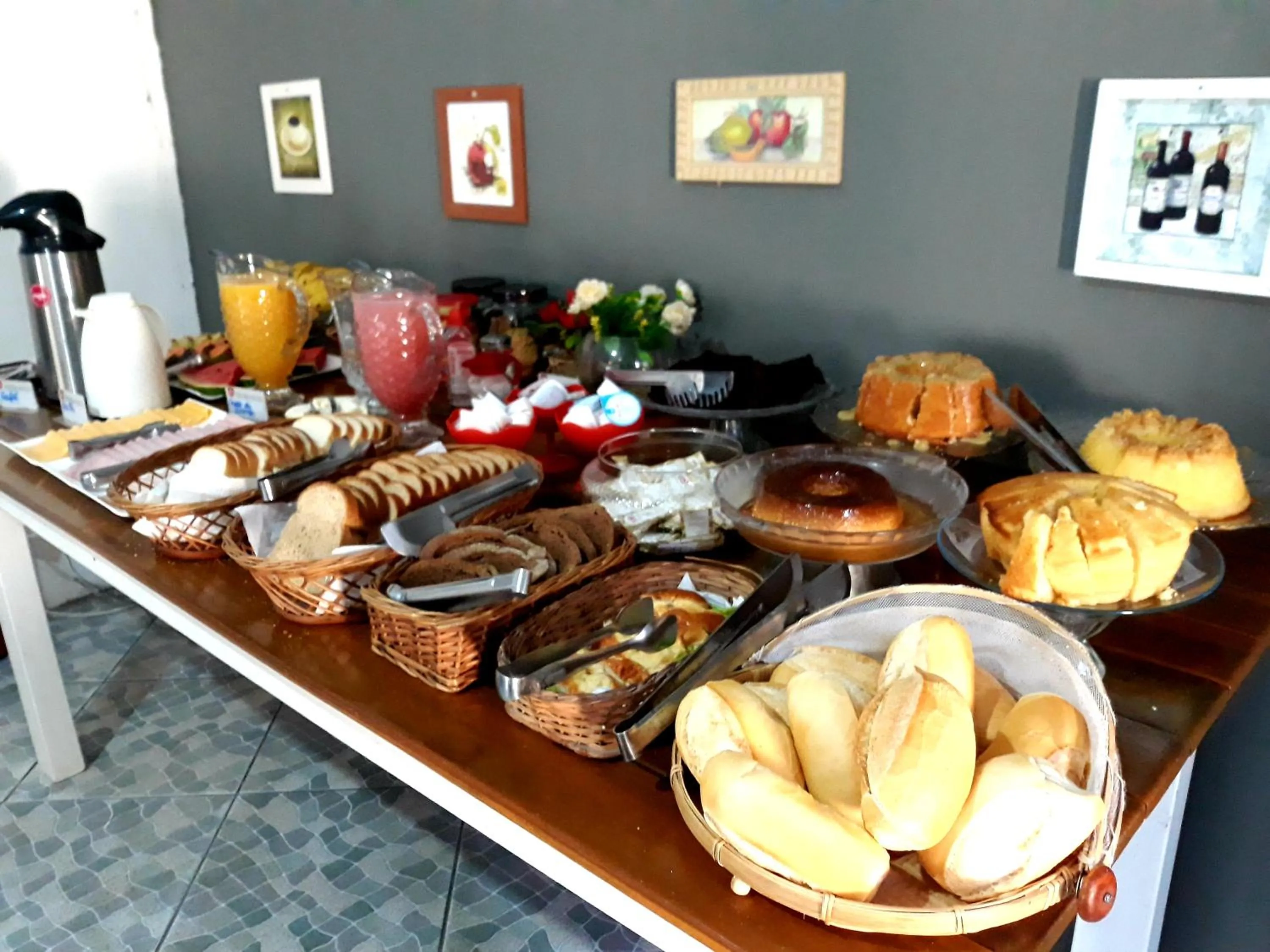 Continental breakfast in Pousada do Suiço