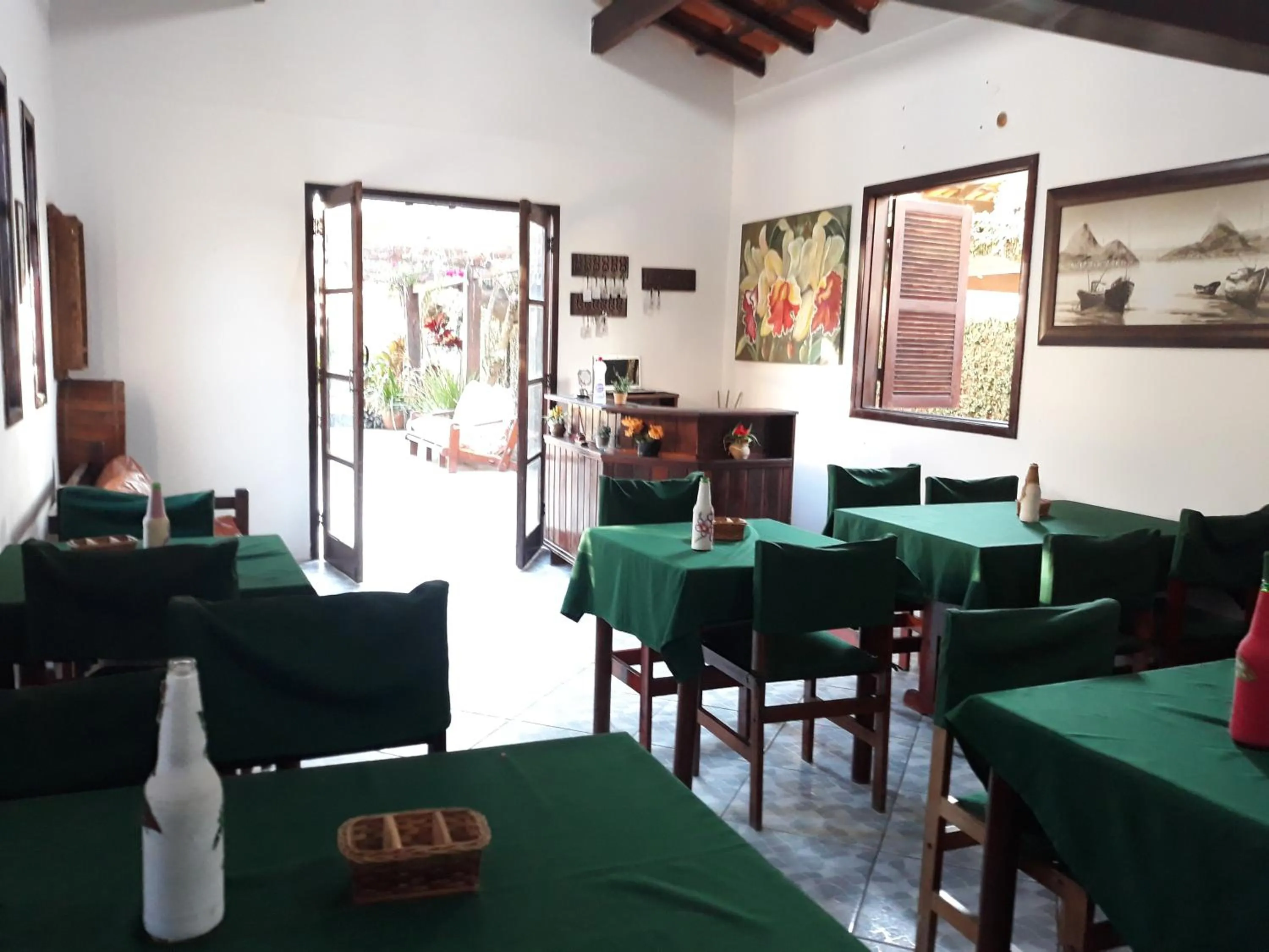 Restaurant/places to eat in Pousada do Suiço