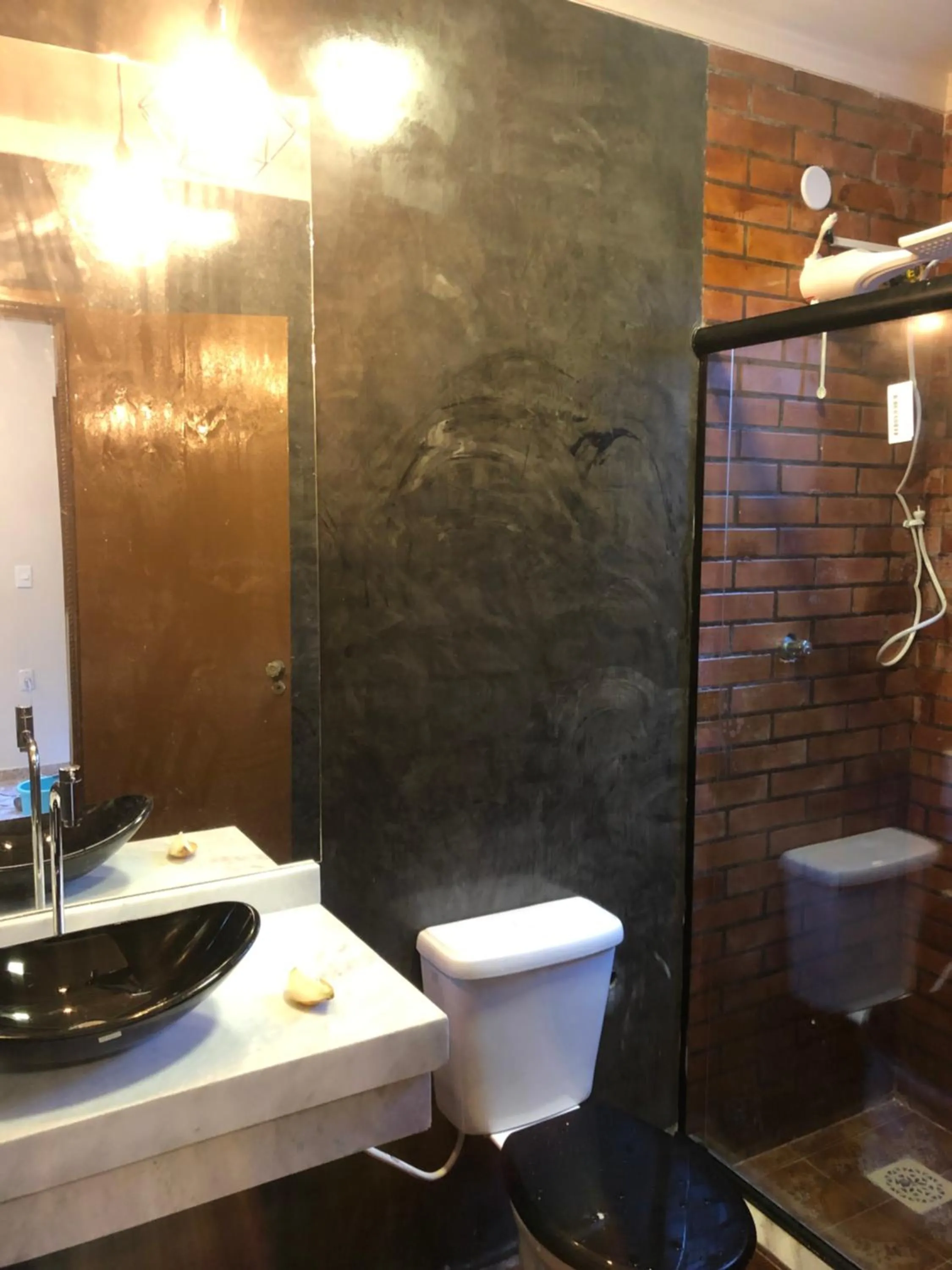 Shower in Pousada do Suiço