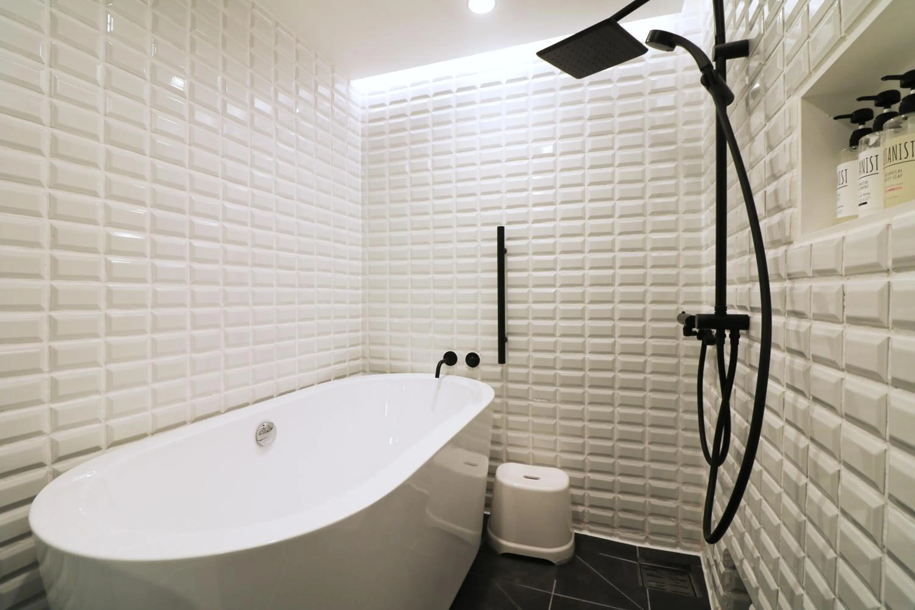 Shower in HOTEL WHEAT WACCA