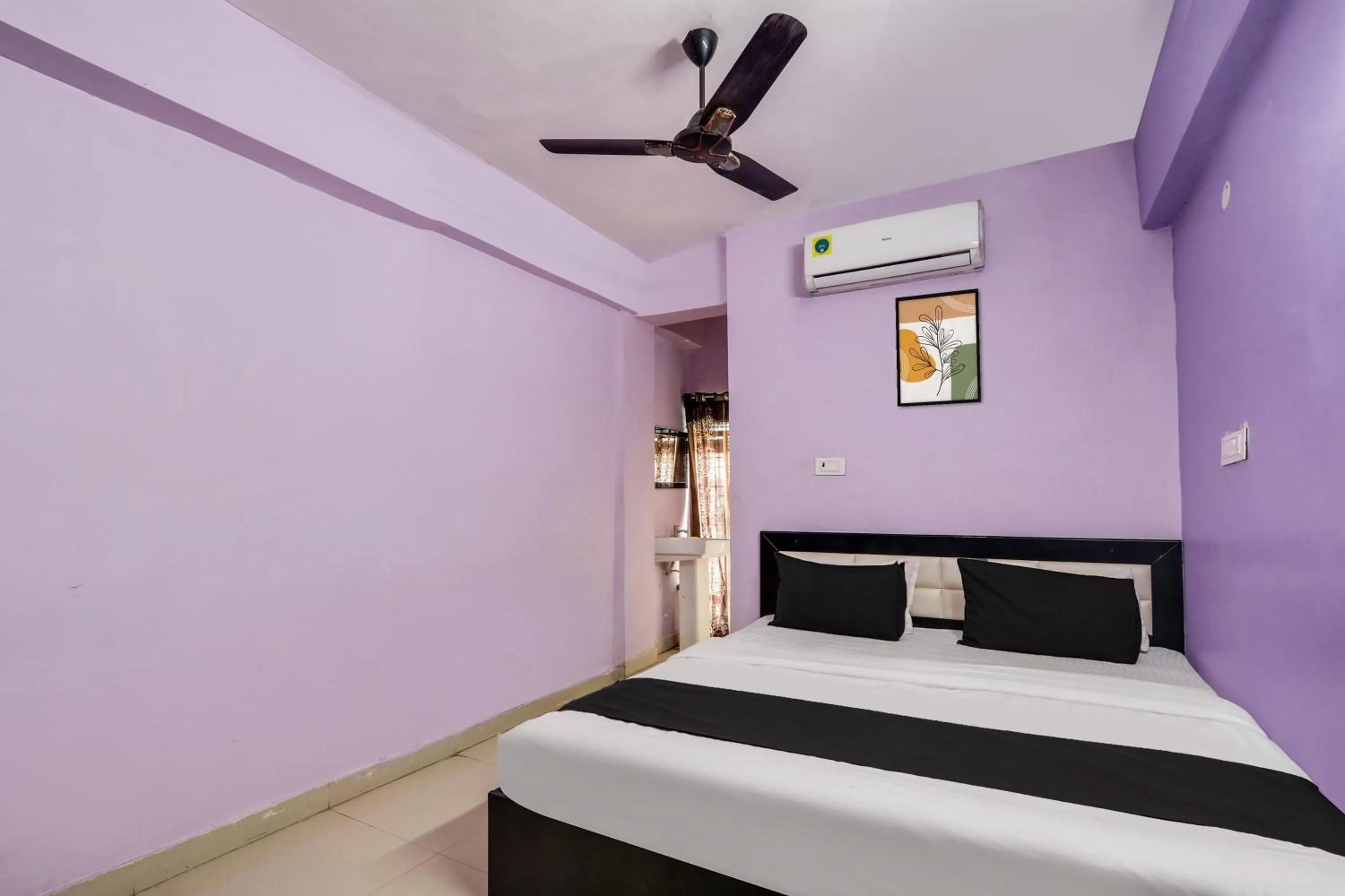 Bedroom, Bed in Hotel O Grand Hotel And Lodge