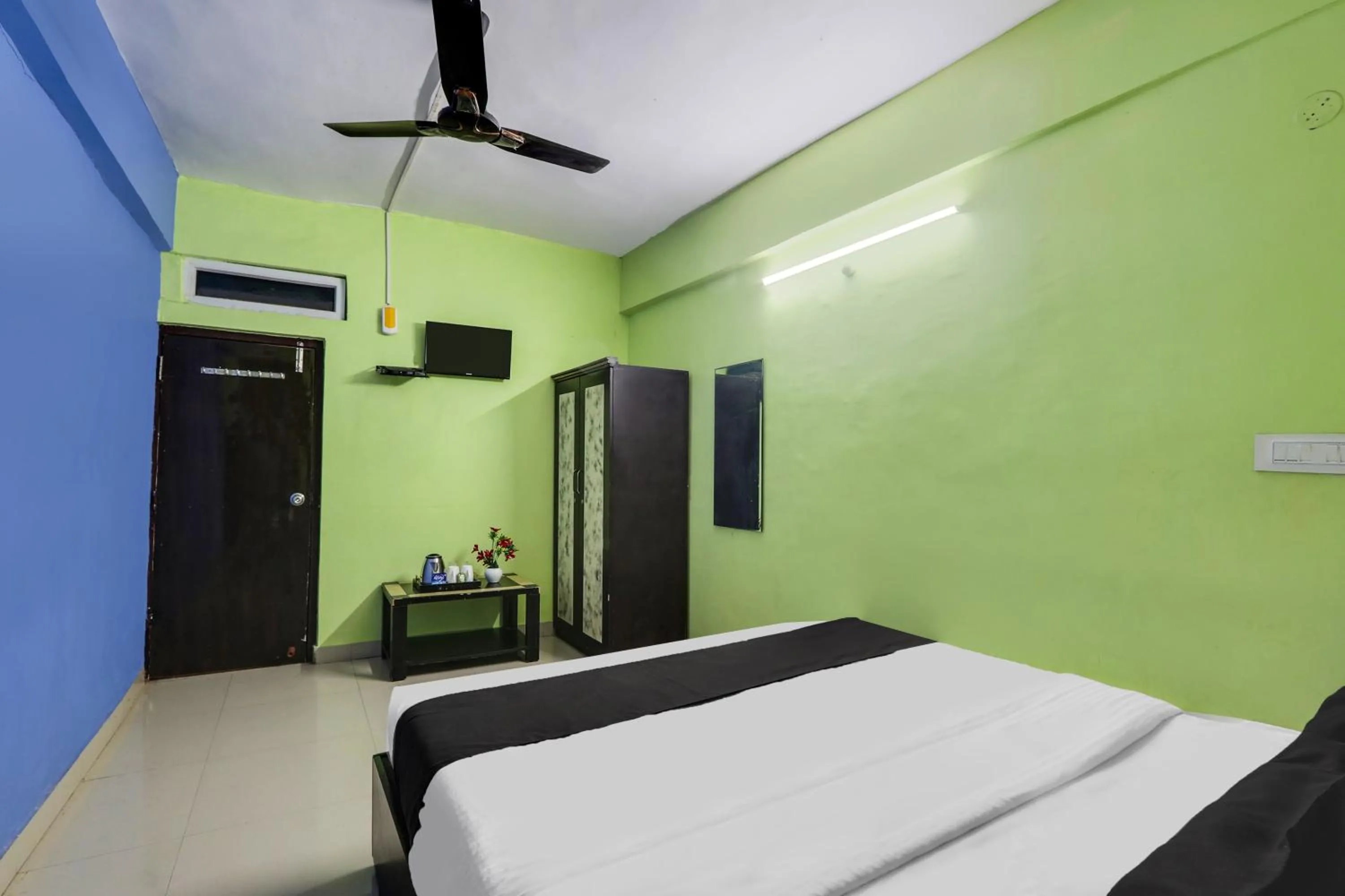 Bedroom, Bed in Hotel O Grand Hotel And Lodge