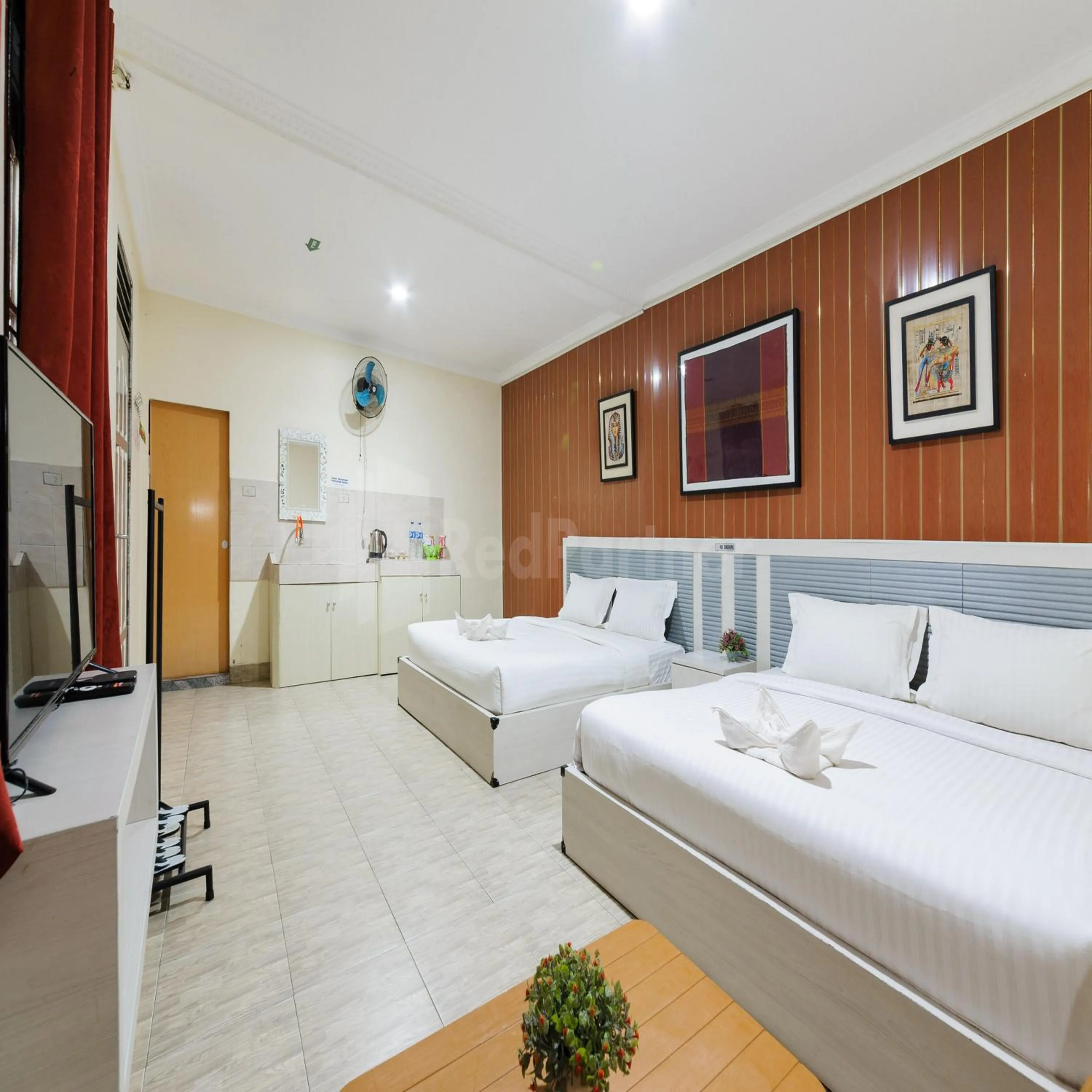 Bedroom, Bed in Hotel 78 Parapat Mitra RedDoorz