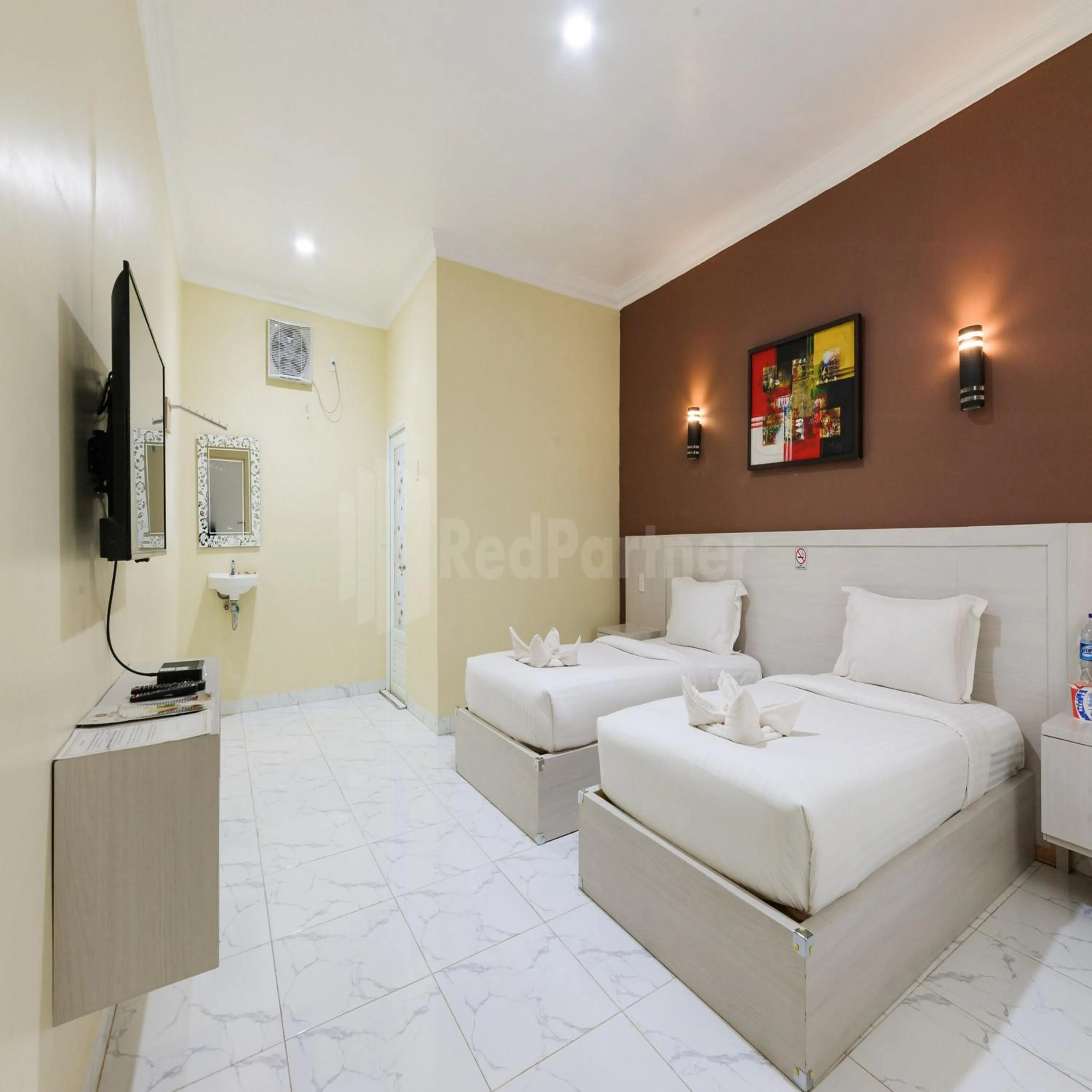 Bedroom, Bed in Hotel 78 Parapat Mitra RedDoorz