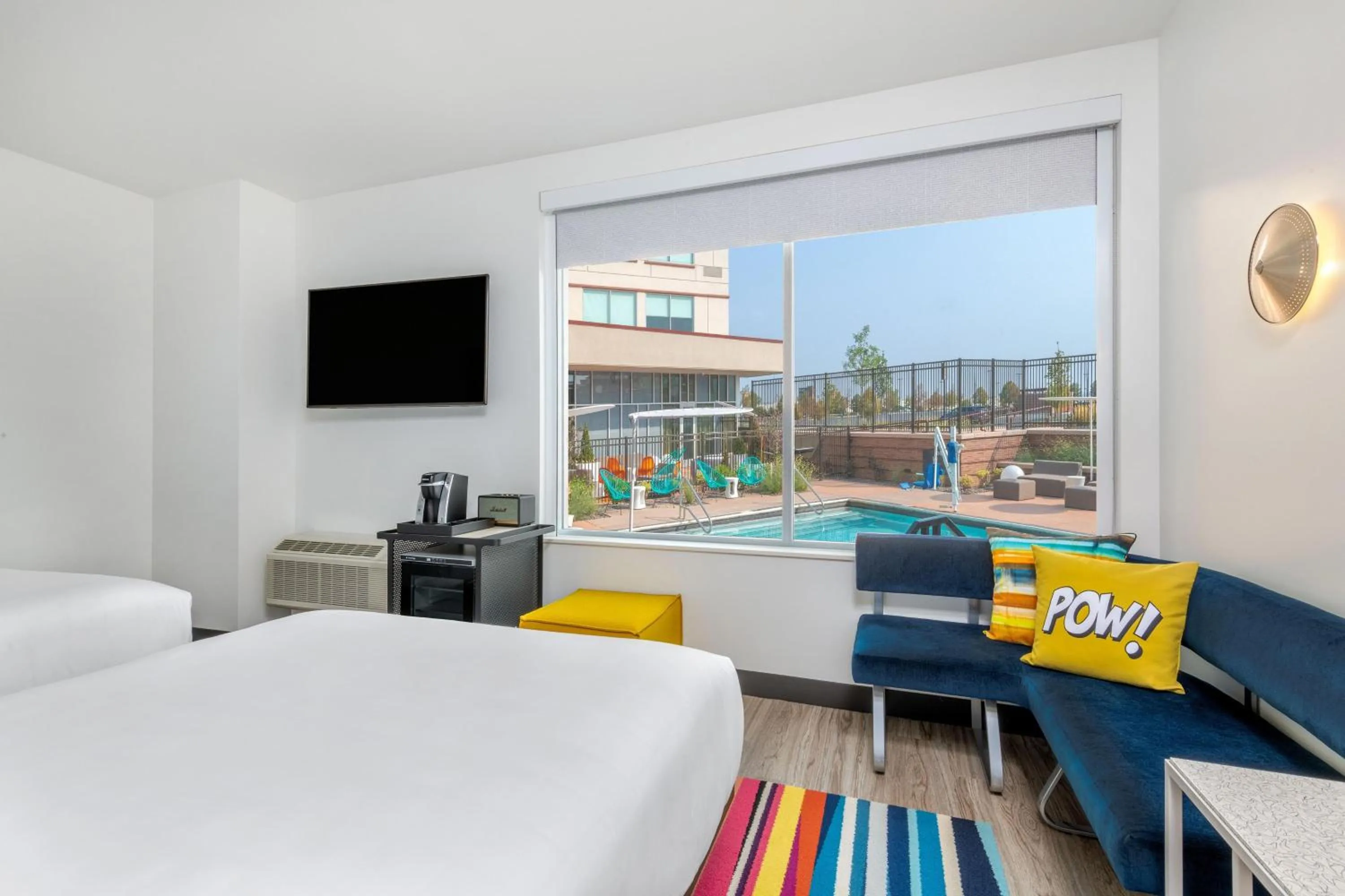 Swimming pool, Bed in Aloft Denver North Westminster