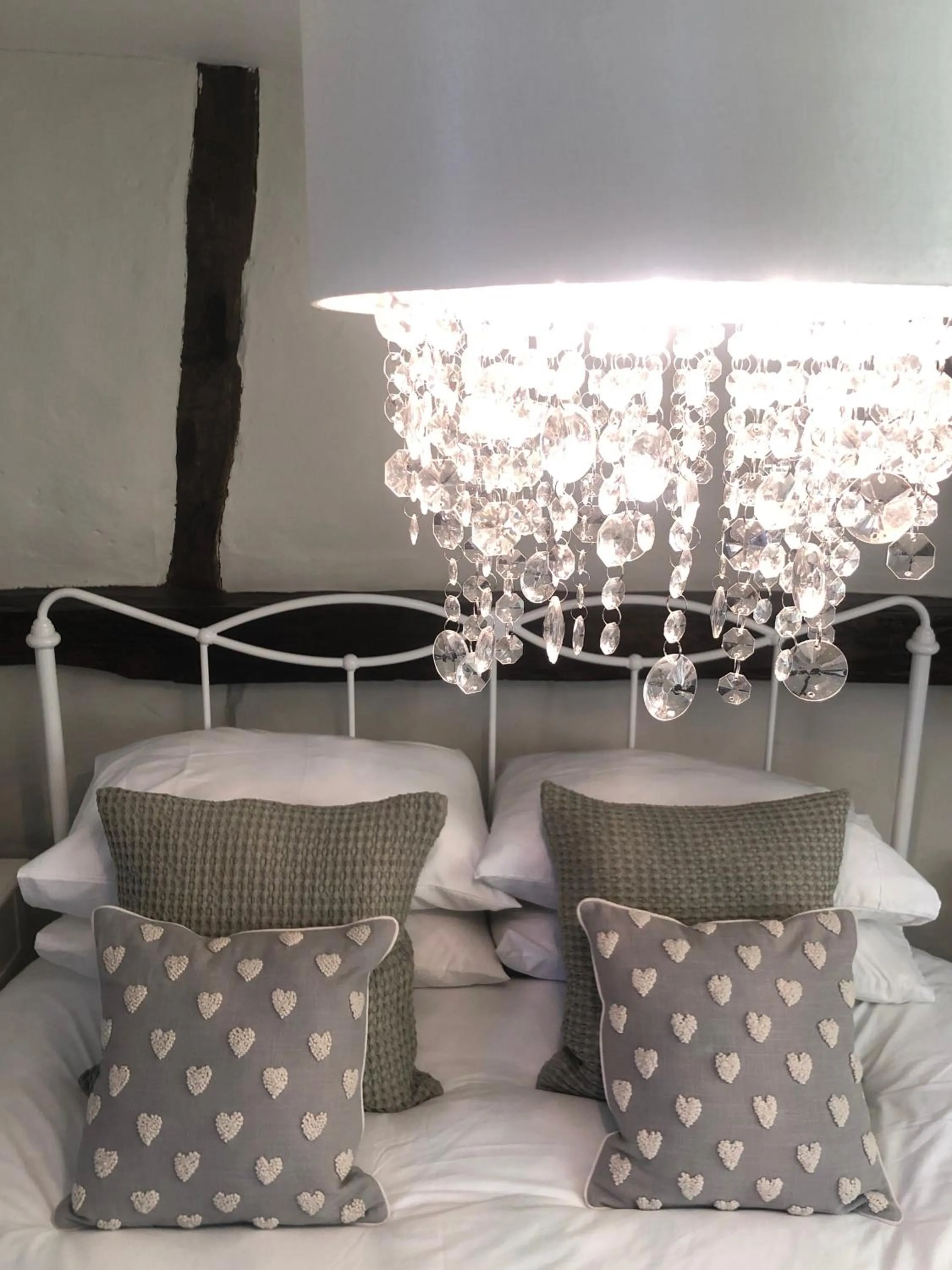 Bedroom, Bed in Millie's Cottage