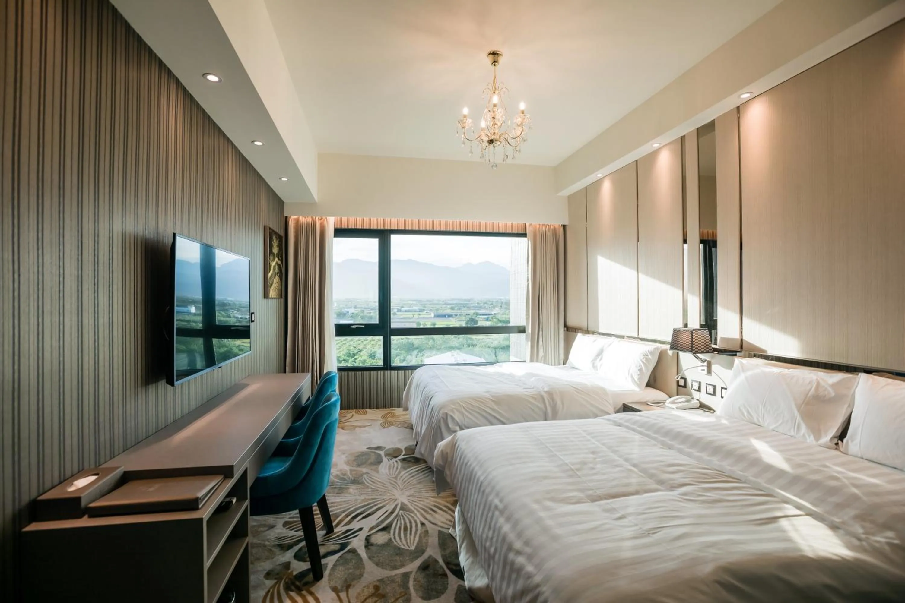 Mountain view, Bed in Grand Hotel Lili