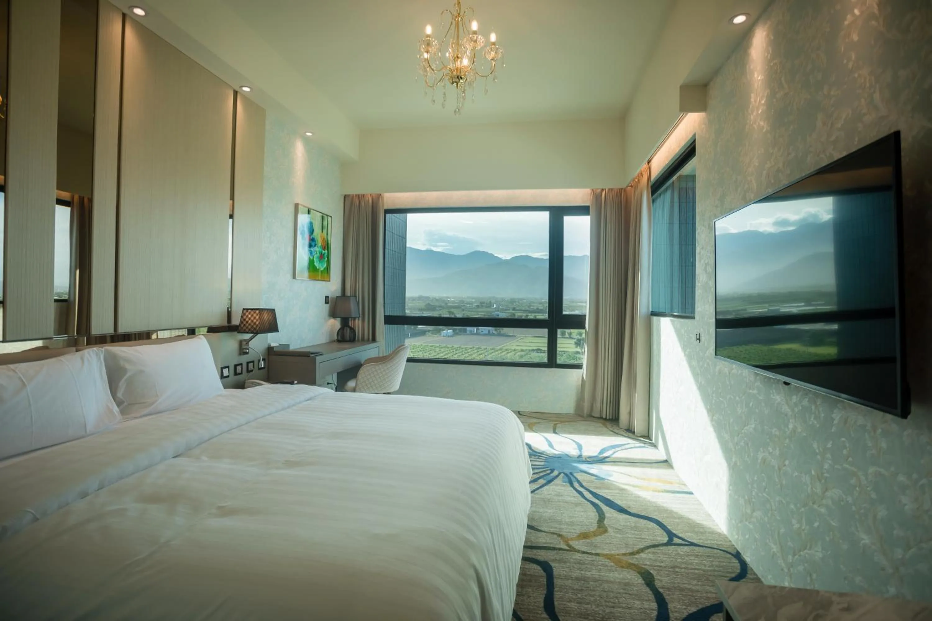 Mountain view, Bed in Grand Hotel Lili