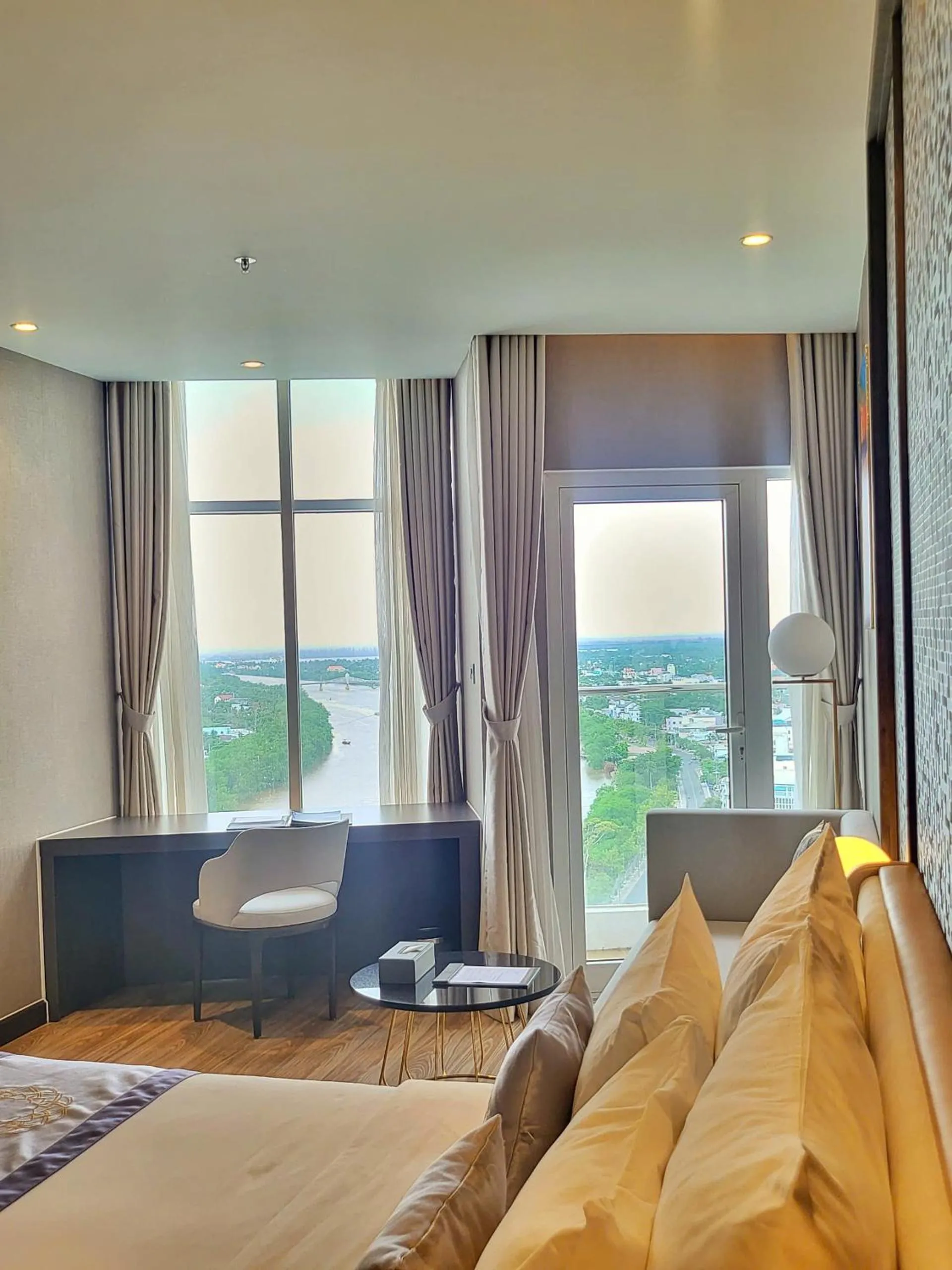 Bed in Diamond Stars Ben Tre Hotel