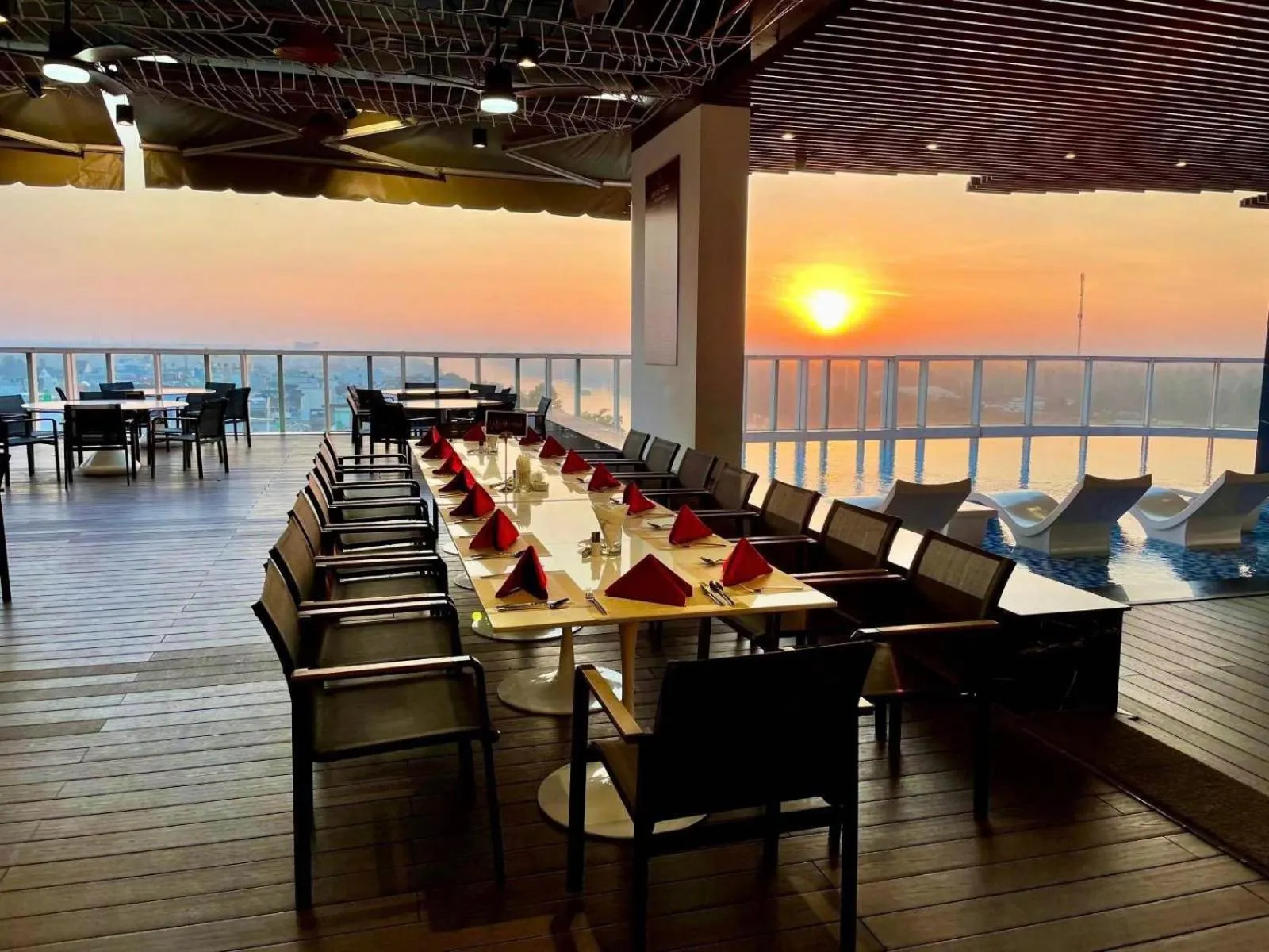 Restaurant/places to eat in Diamond Stars Ben Tre Hotel