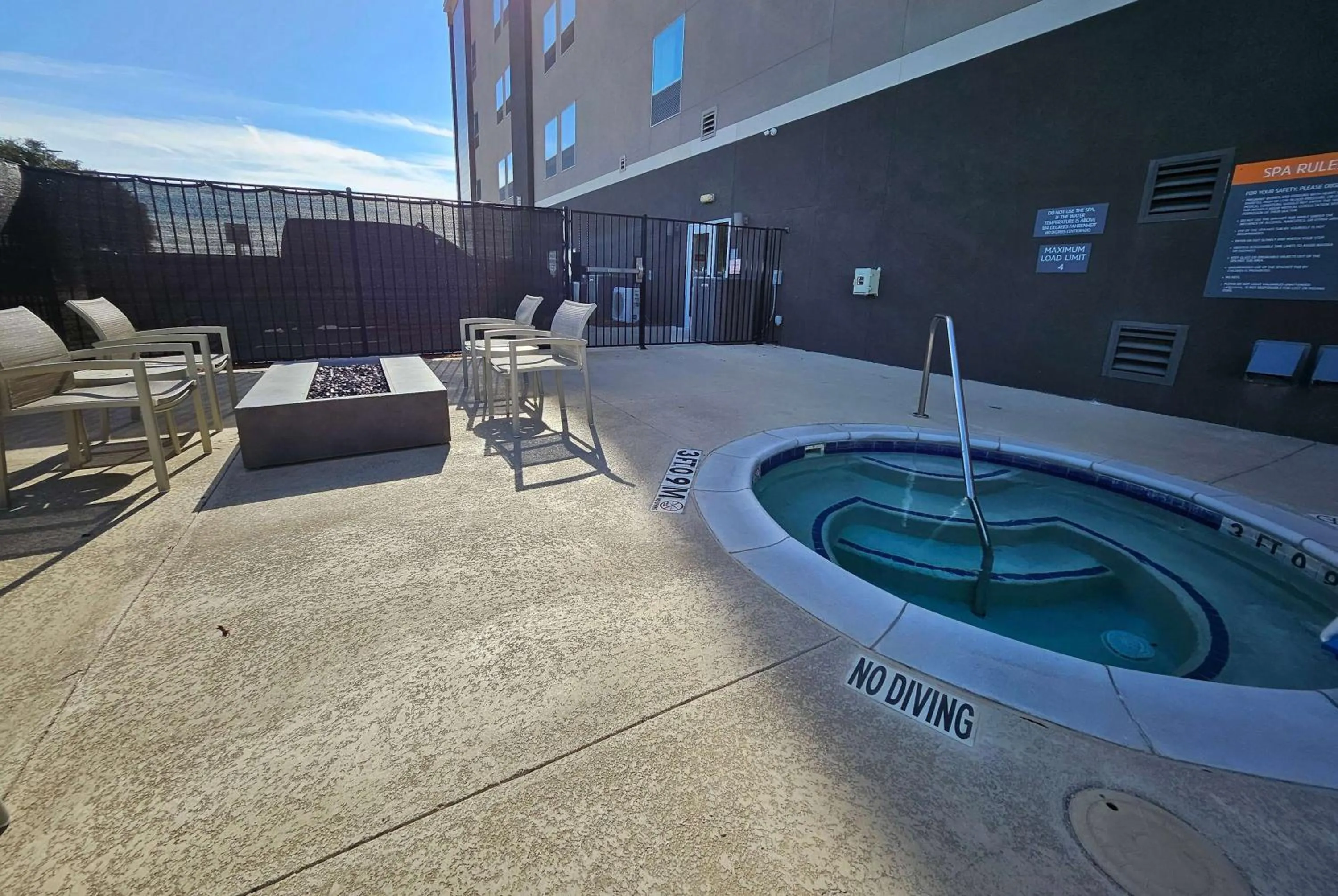 Pool view in La Quinta Inn & Suites by Wyndham - Red Oak TX IH-35E