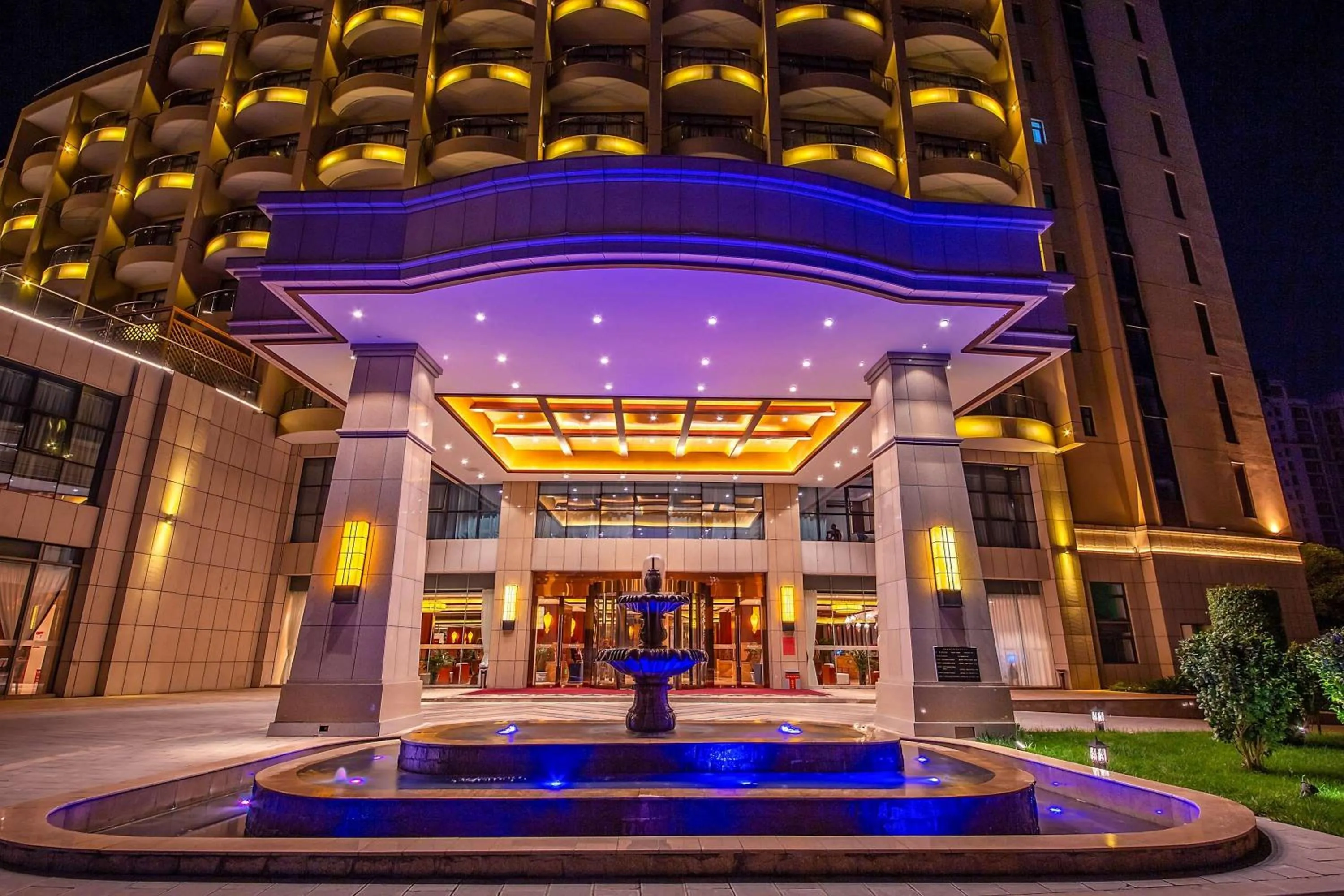 Property building, Swimming Pool in Ramada by Wyndham Kunming YiLiang