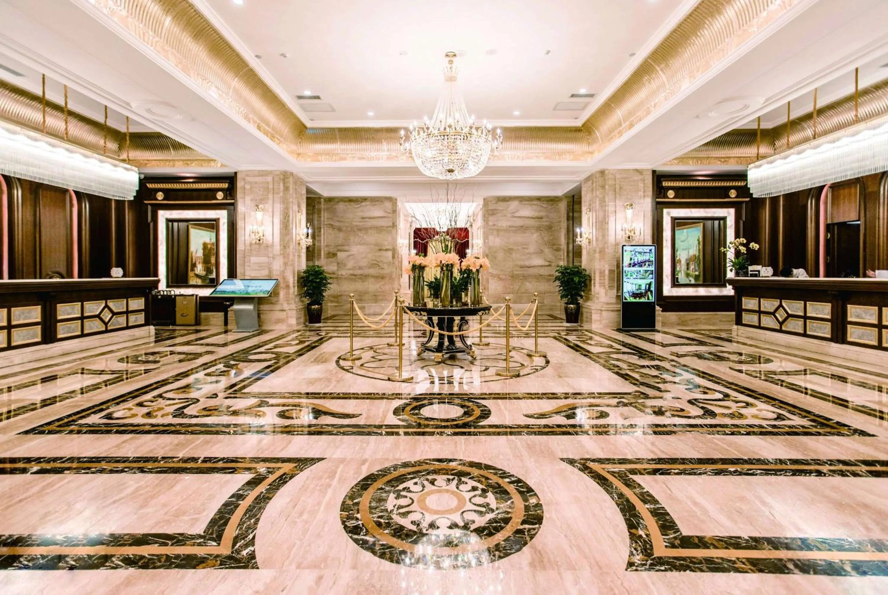 Lobby or reception in Wyndham Grand Kunming East