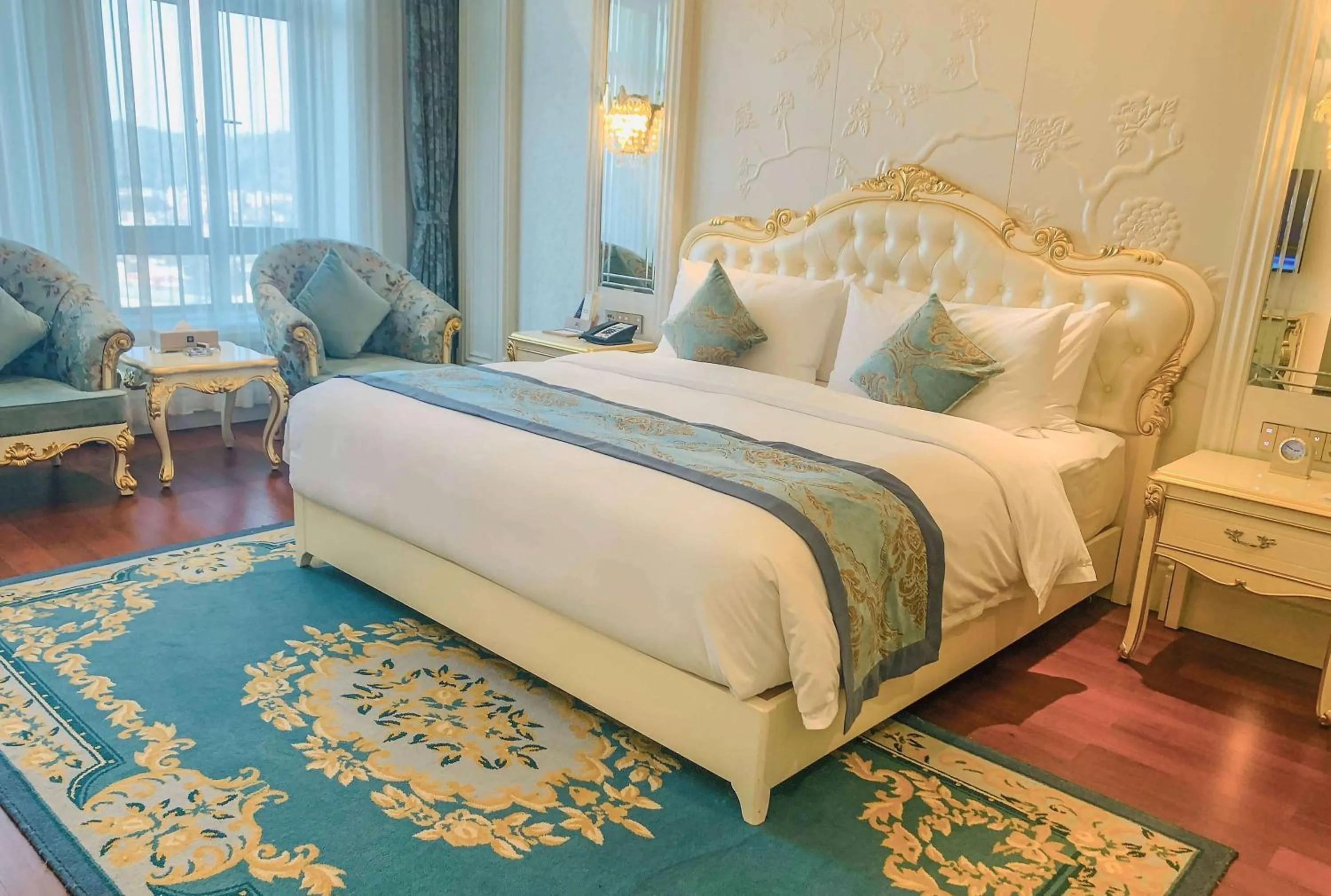 Photo of the whole room, Bed in Wyndham Grand Kunming East