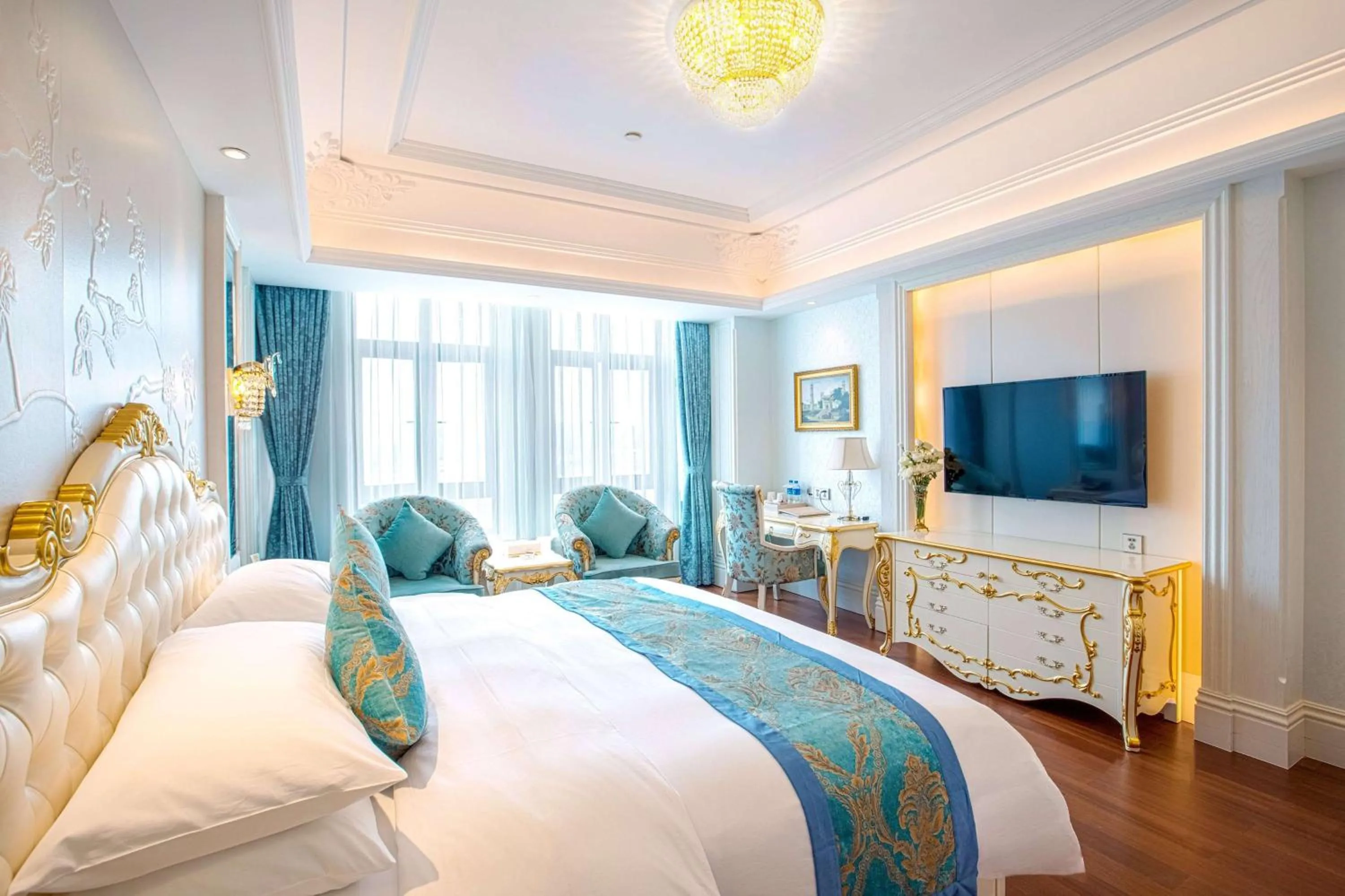 Photo of the whole room, Bed in Wyndham Grand Kunming East