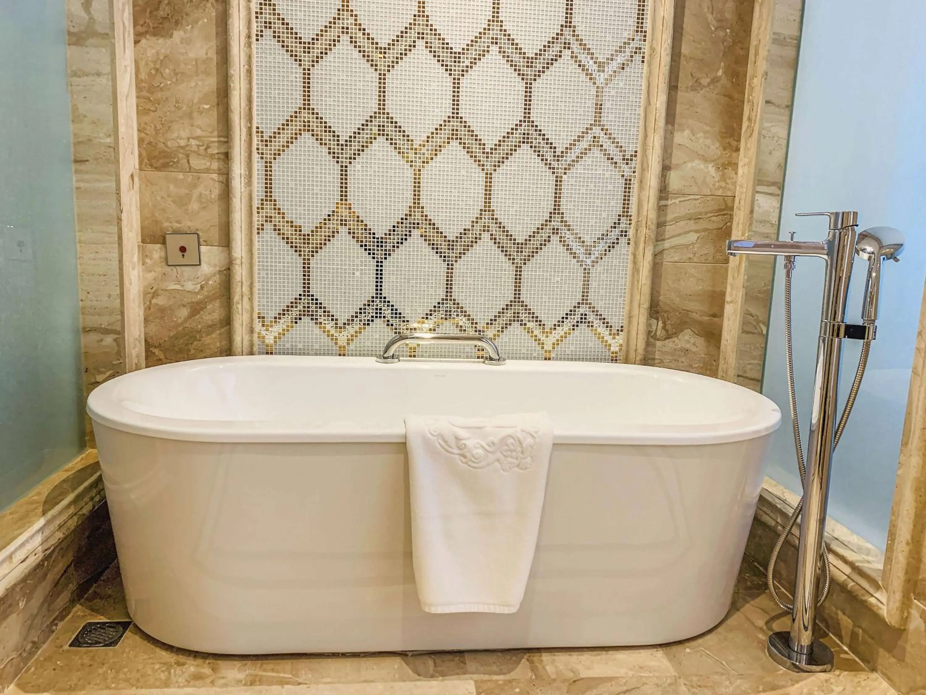 TV and multimedia in Wyndham Grand Kunming East