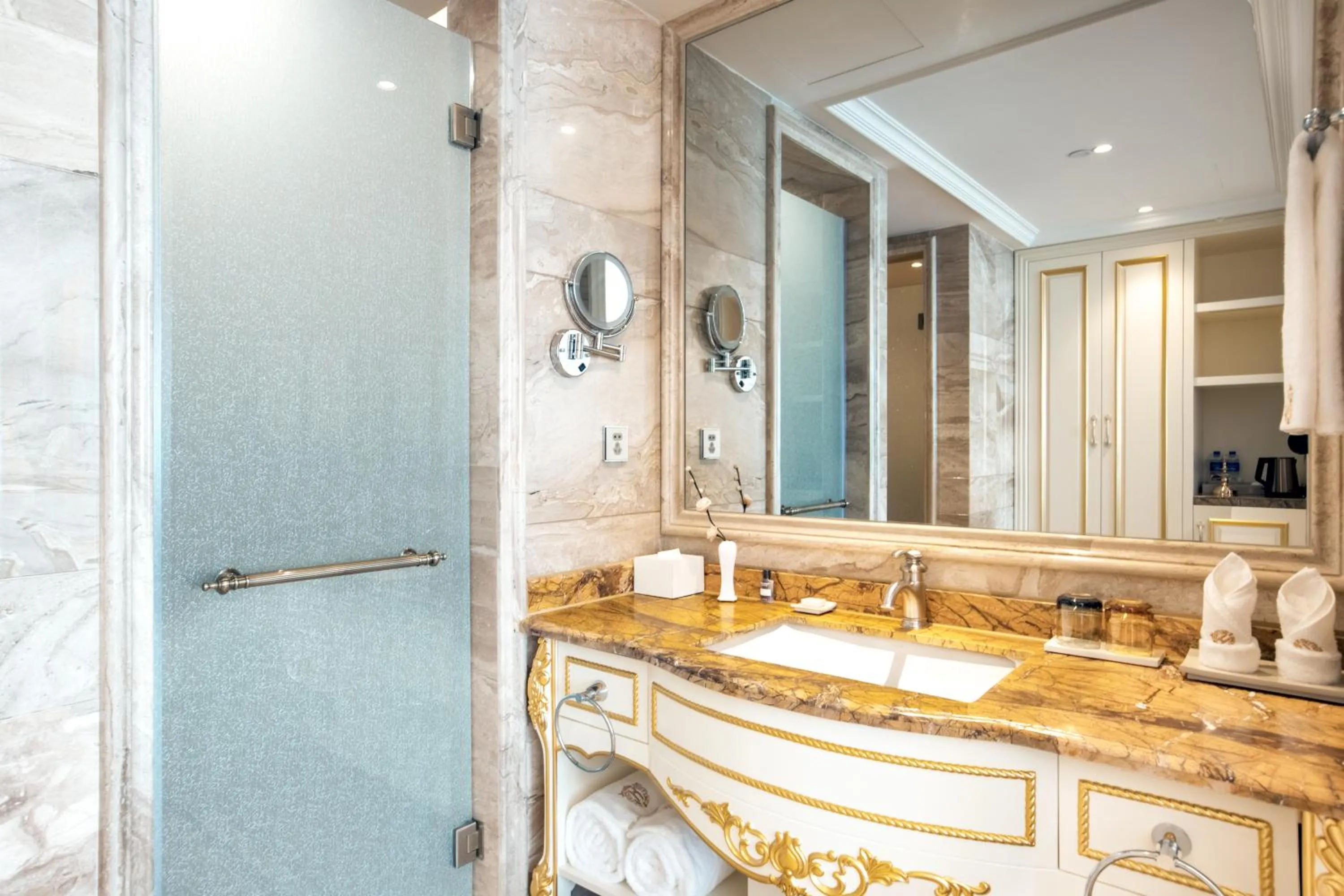 Shower in Wyndham Grand Kunming East