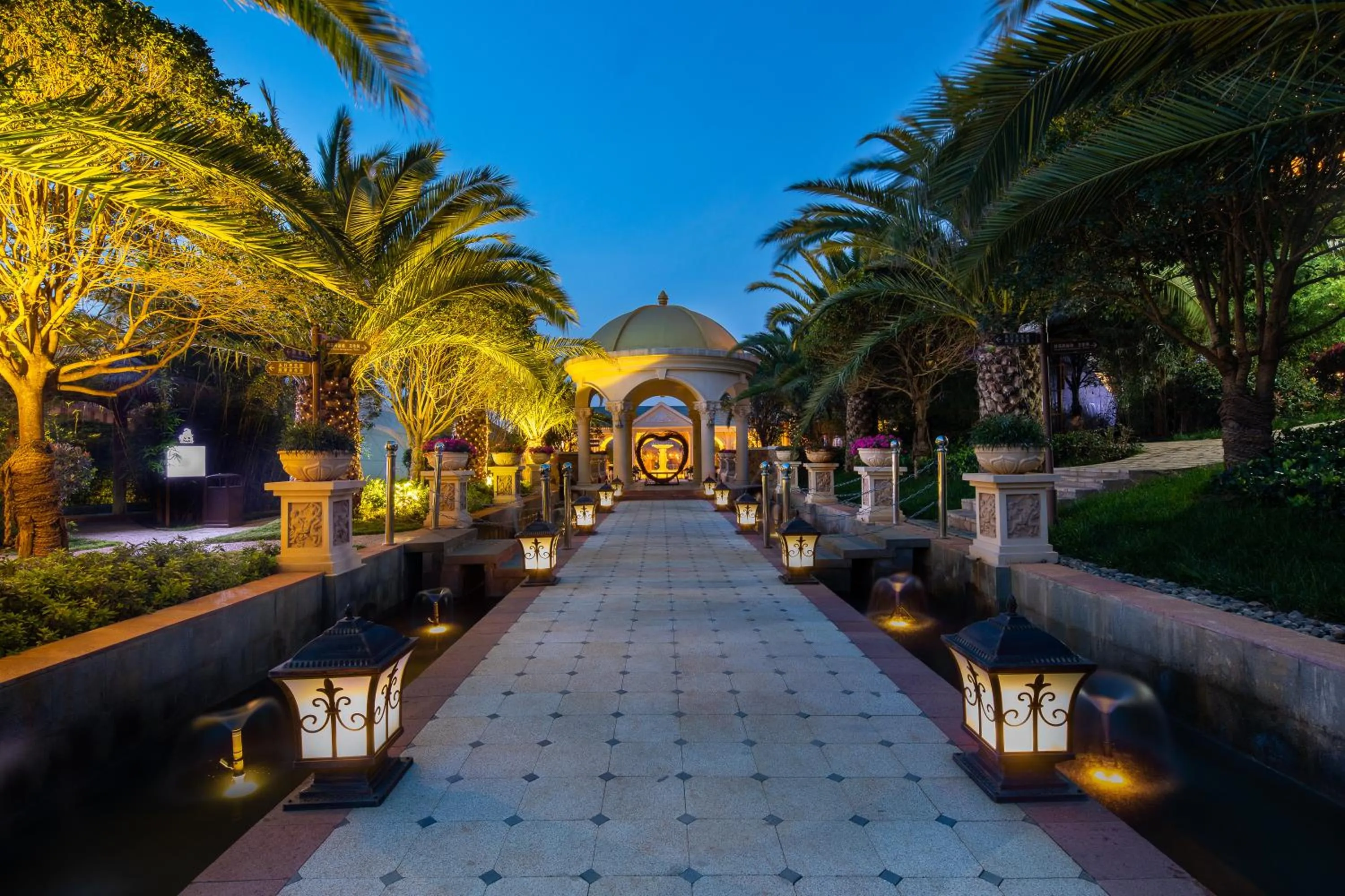 Sunset in Wyndham Grand Kunming East