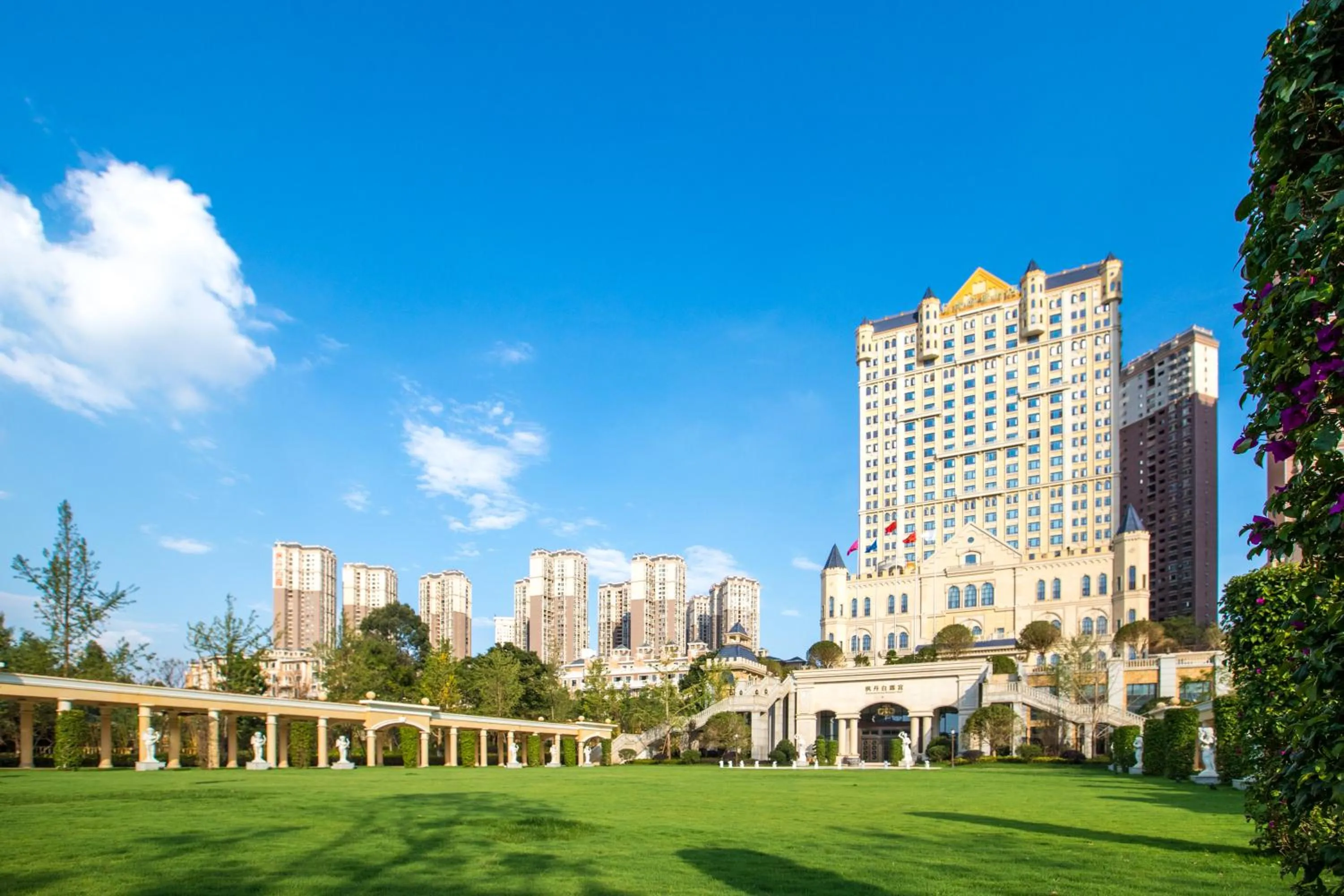 Garden in Wyndham Grand Kunming East