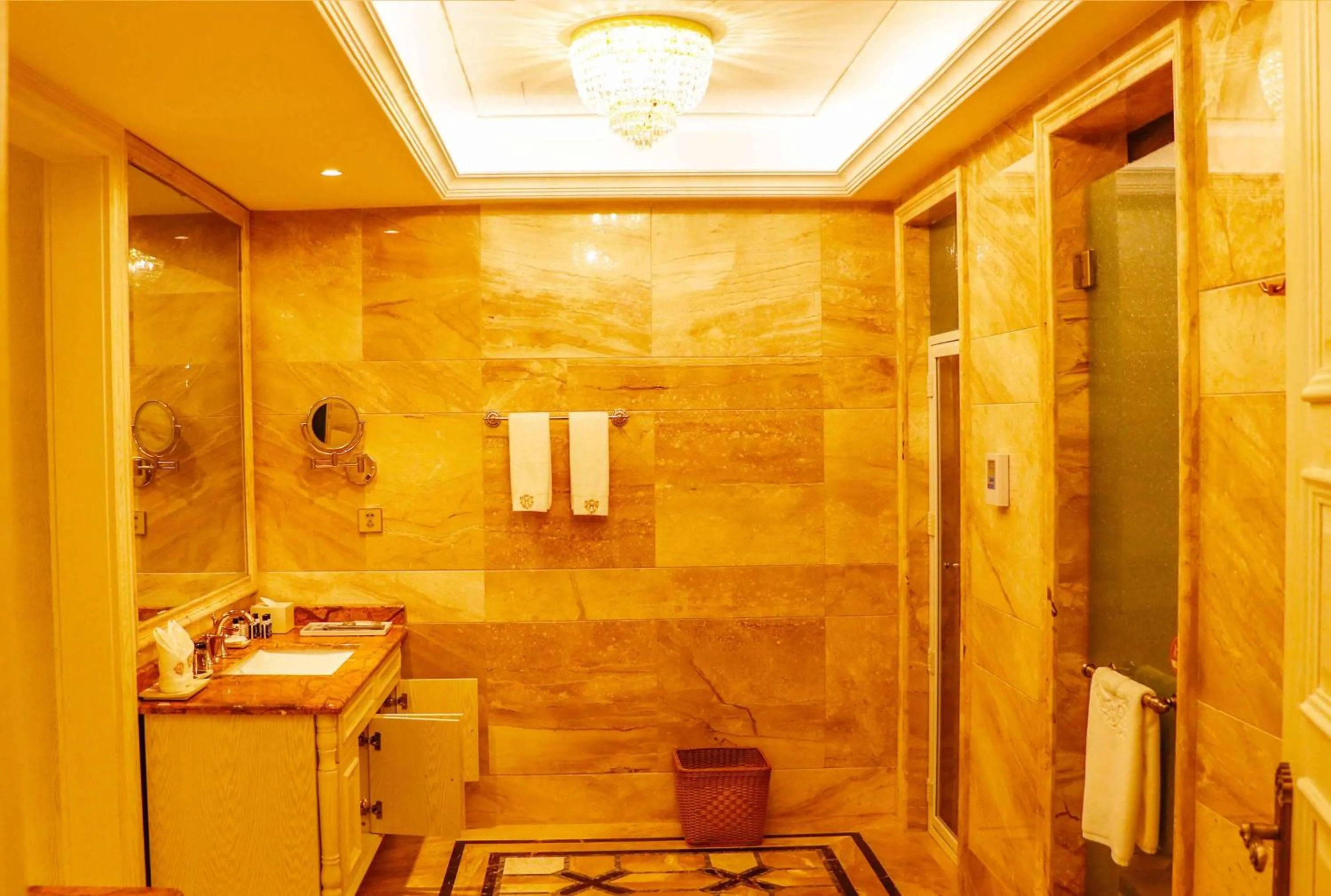 TV and multimedia in Wyndham Grand Kunming East