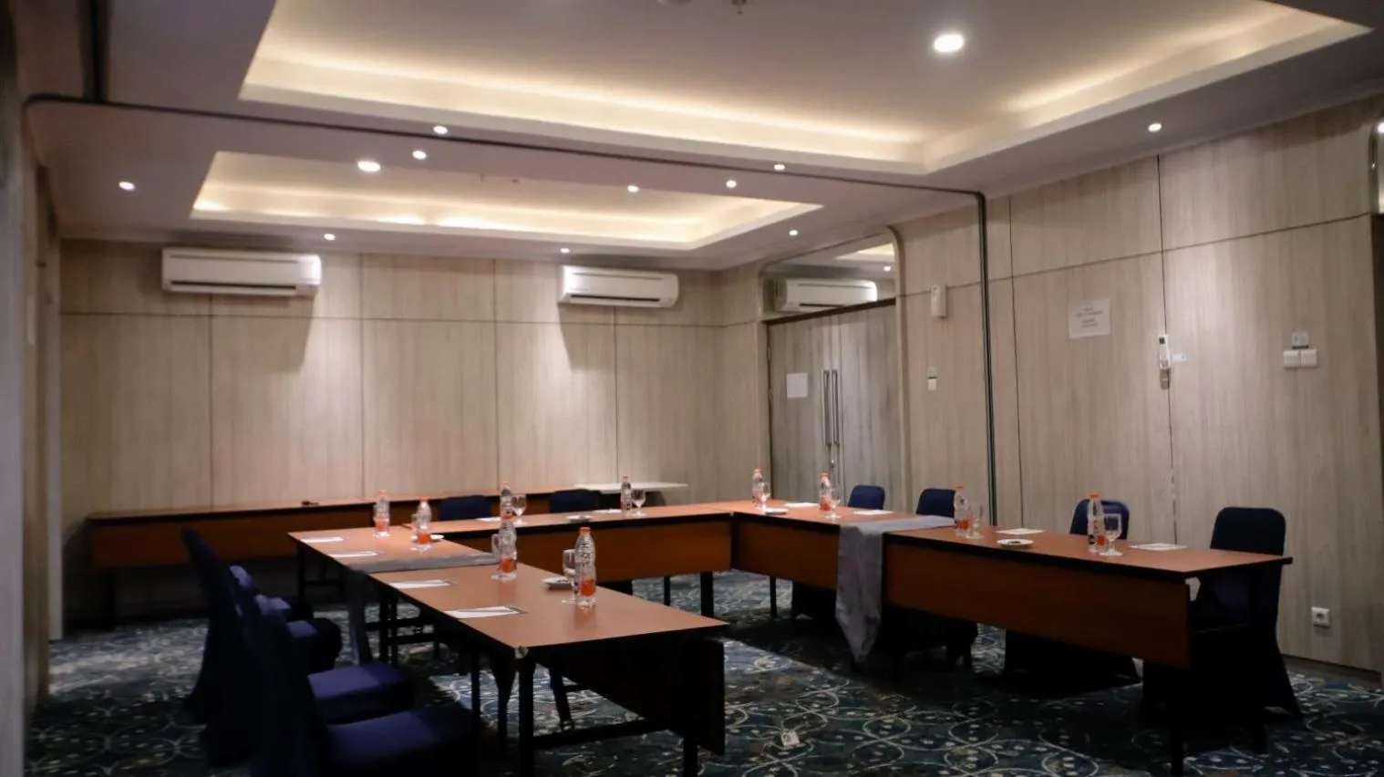 Meeting/conference room in FIM by Zigna