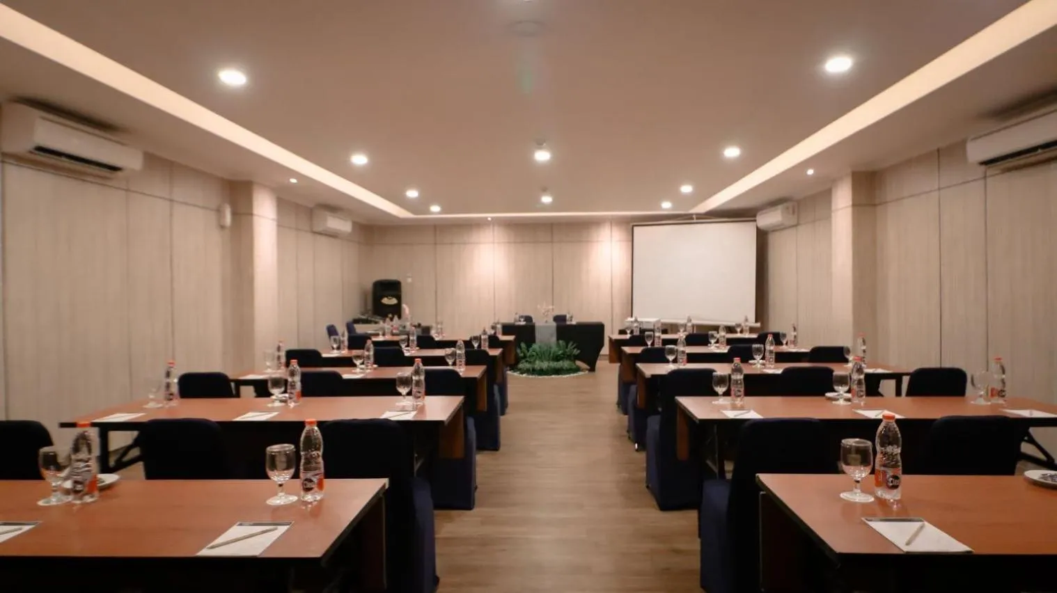 Meeting/conference room in FIM by Zigna