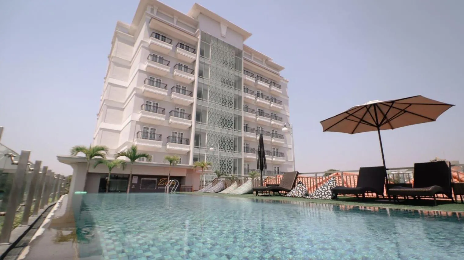 Swimming pool in FIM by Zigna