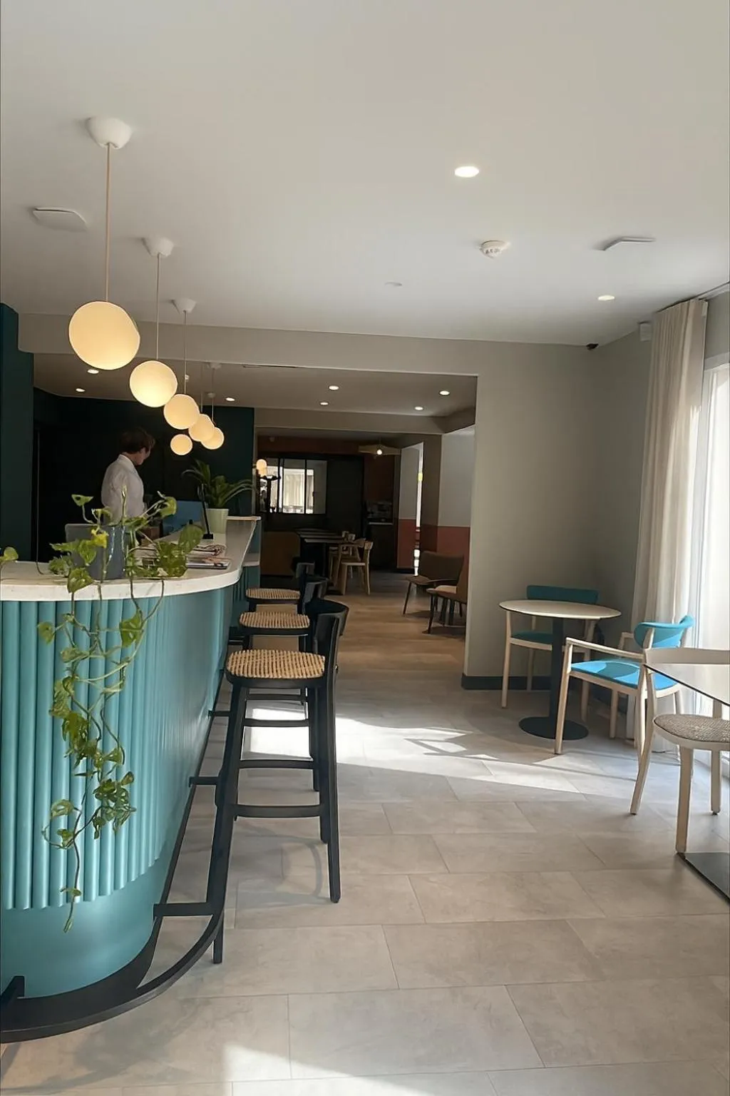 Lounge or bar in Logis Hôtel de Port d'Alon - St Cyr sur Mer