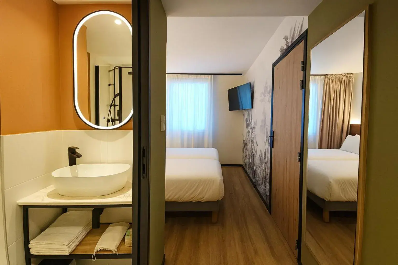 Standard Double Room in Logis Hôtel de Port d'Alon - St Cyr sur Mer Standard Double Room in Logis Hôtel de Port d'Alon - St Cyr sur Mer