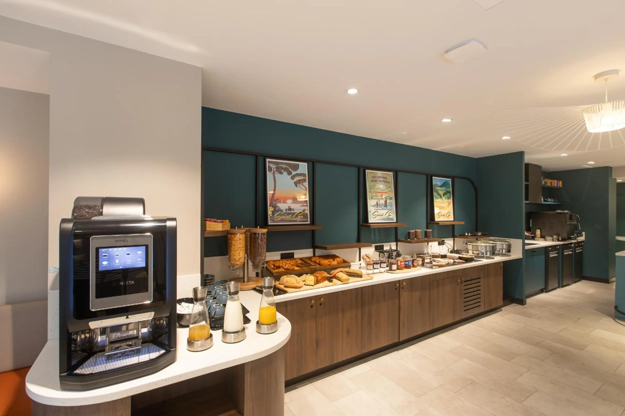 Breakfast in Logis Hôtel de Port d'Alon - St Cyr sur Mer