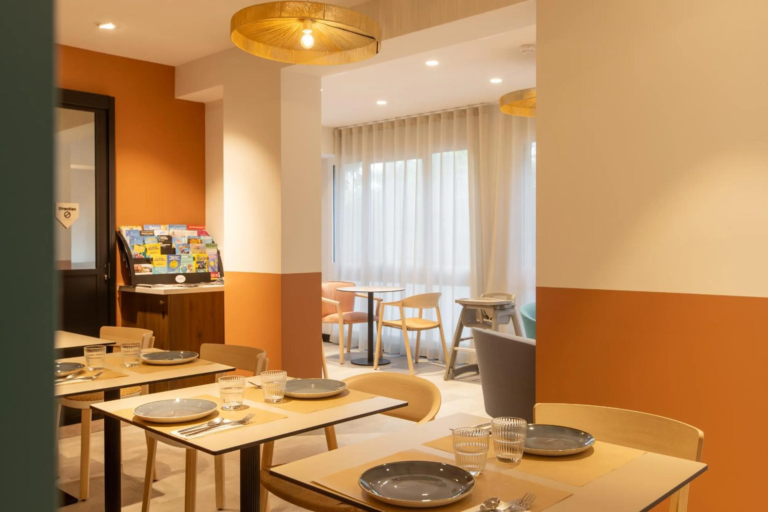 Dining area in Logis Hôtel de Port d'Alon - St Cyr sur Mer