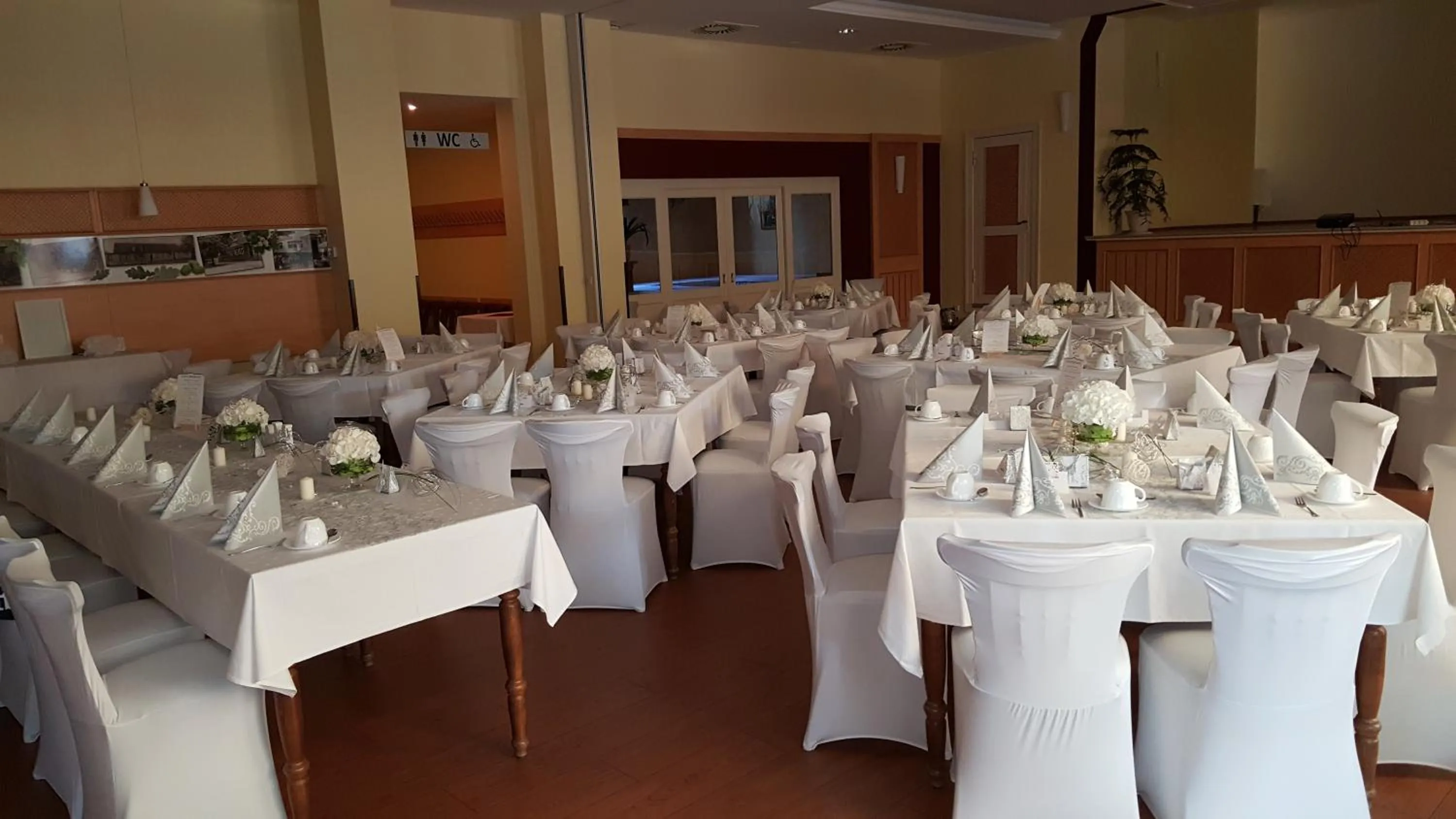 Restaurant/places to eat in Hotel & Gasthaus Zum Eichenkranz