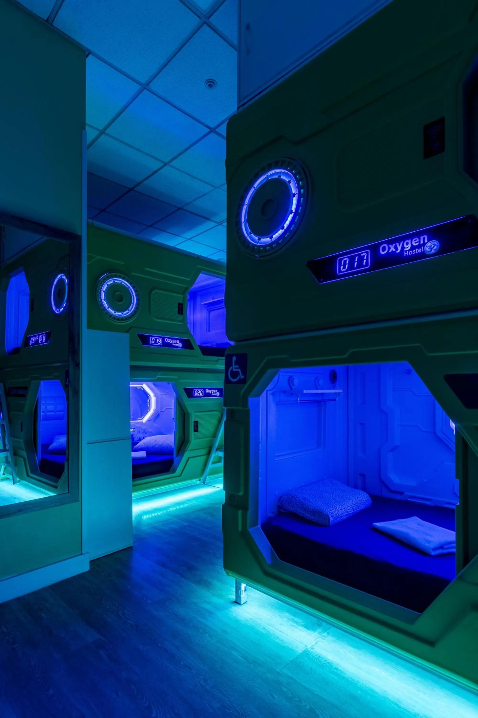 Bedroom, Bed in OXYGEN HOSTEL Capsula