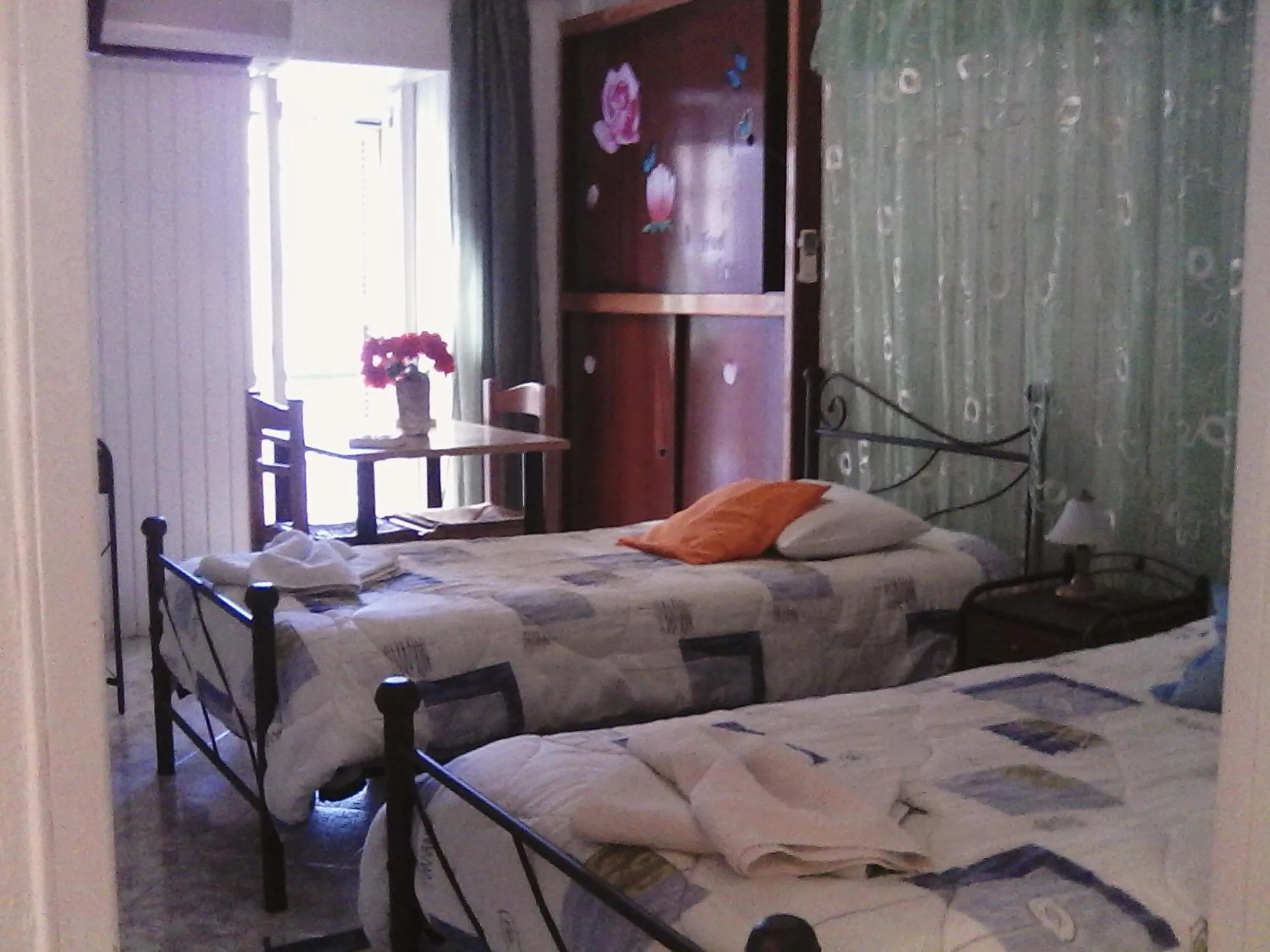 Bed in HERMOUPOLI ROOMS