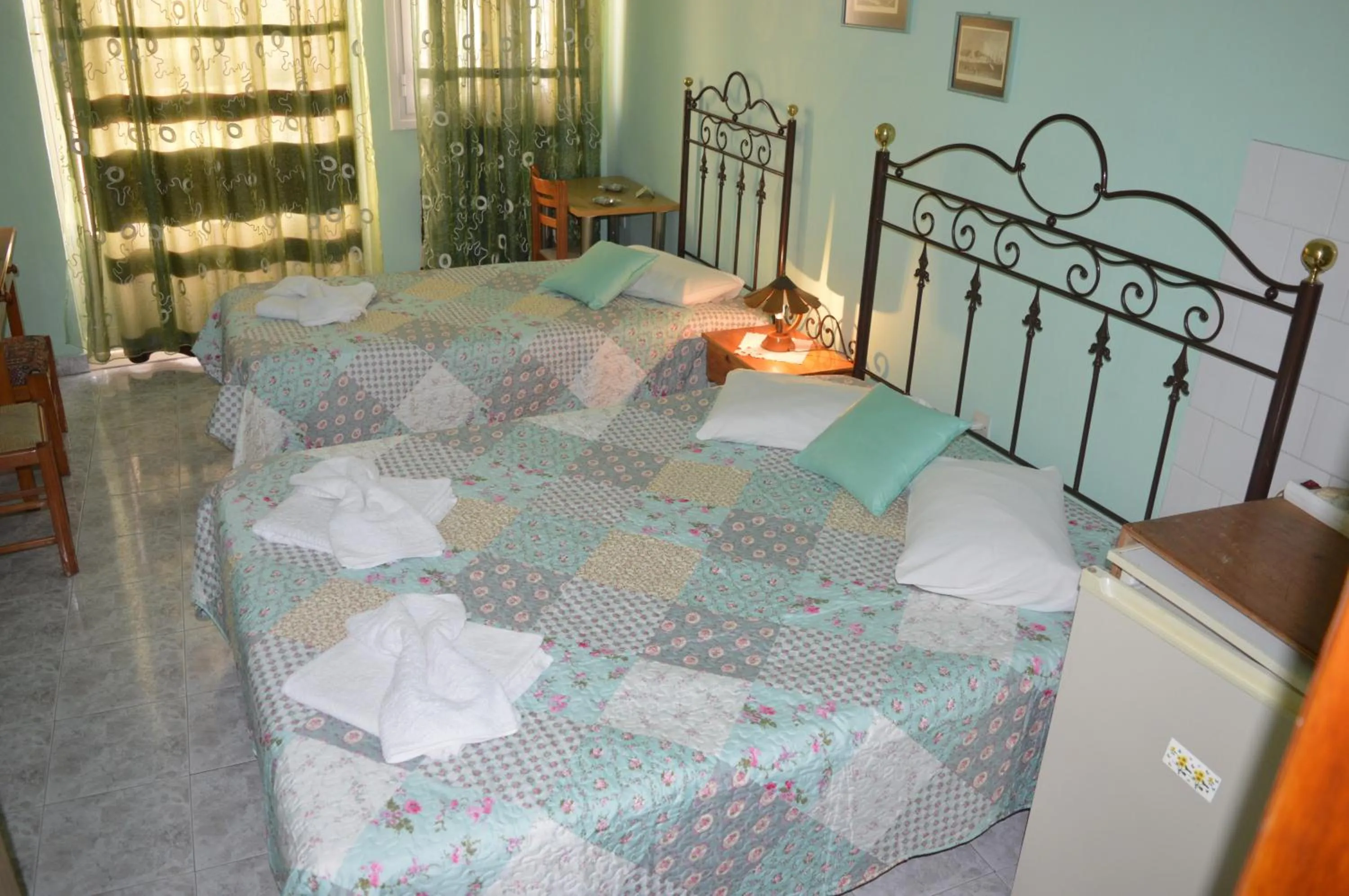 Bed in HERMOUPOLI ROOMS