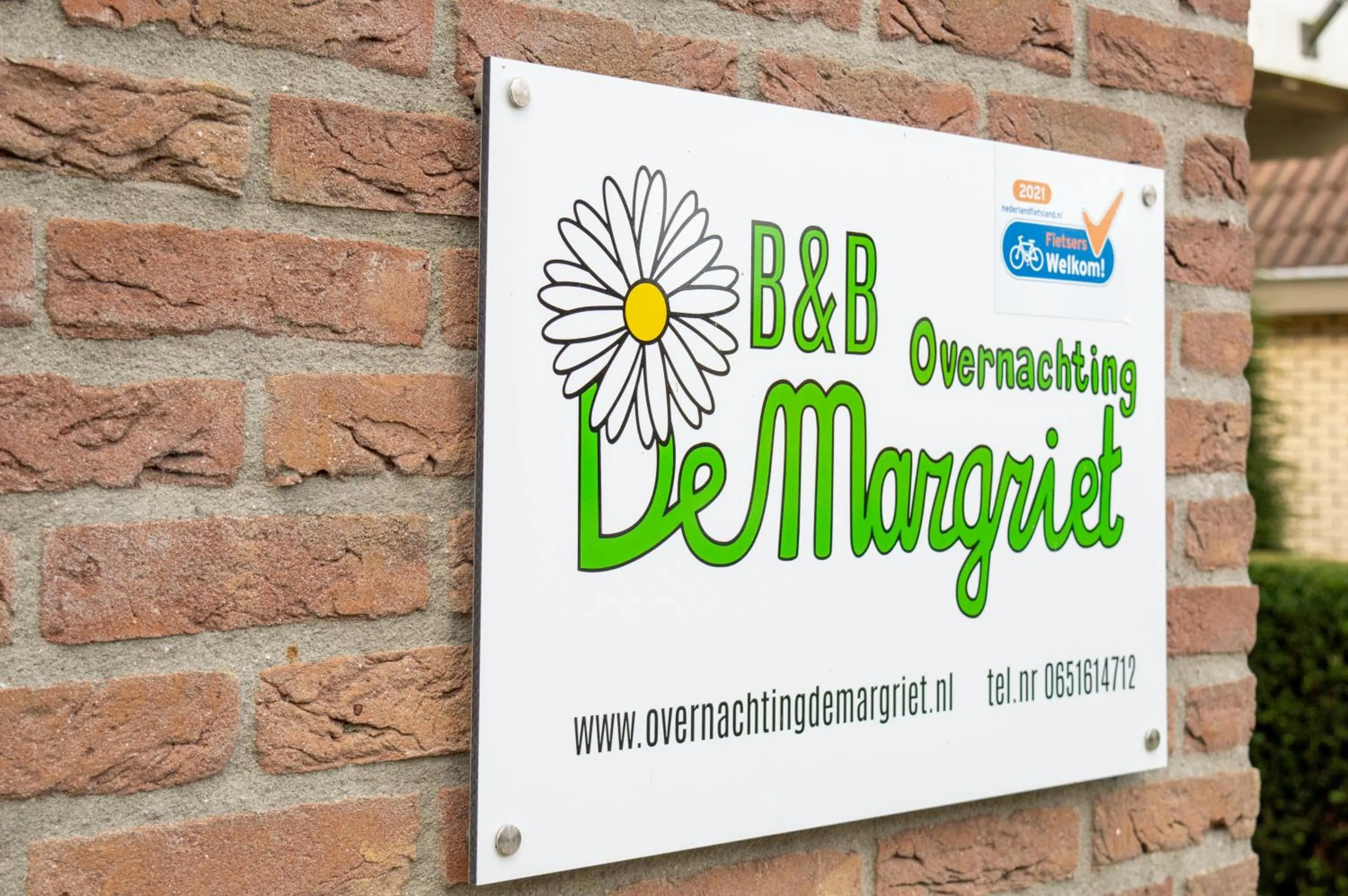 Property logo or sign in B&B overnachting de Margriet