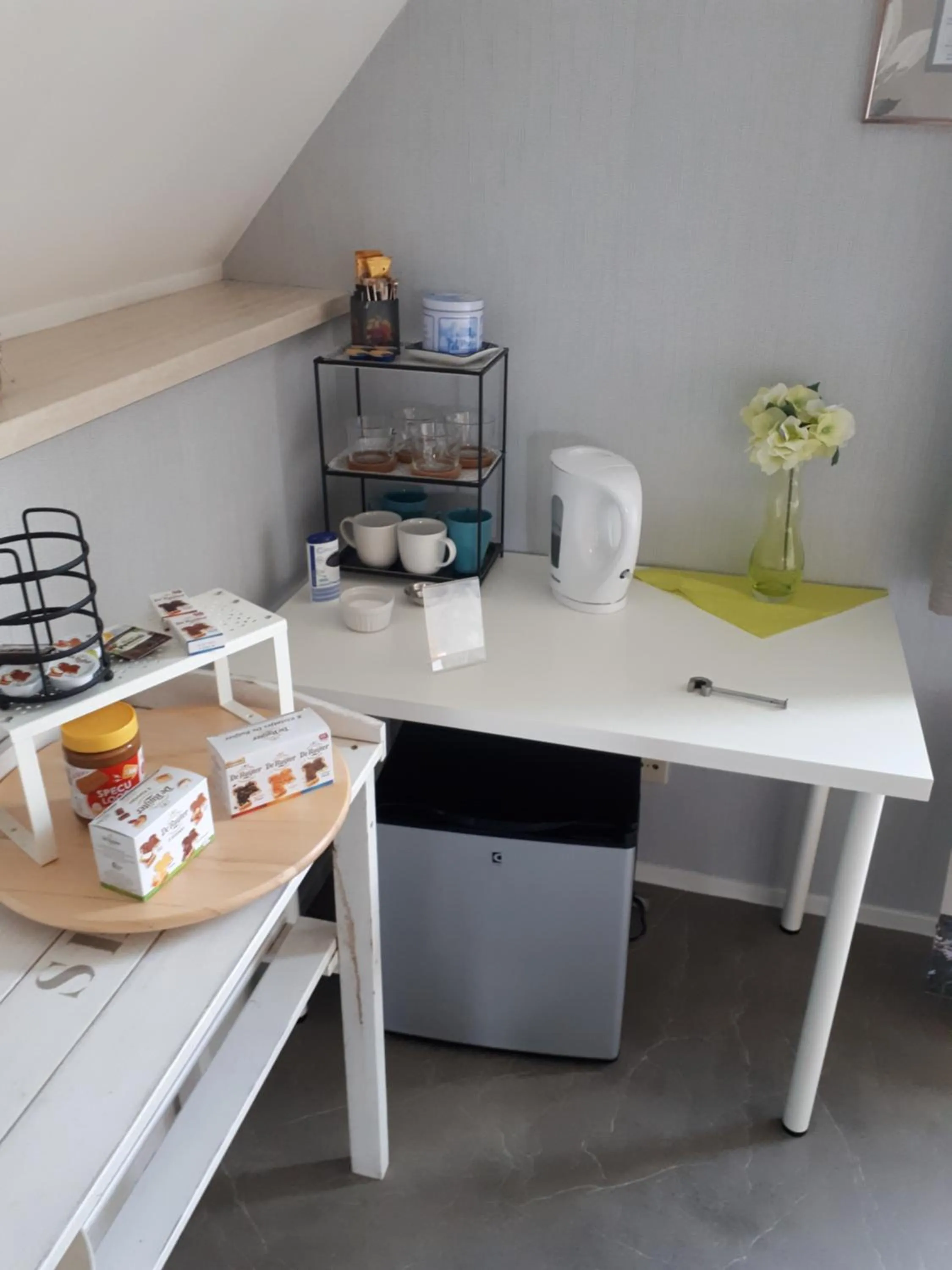 Coffee/tea facilities in B&B overnachting de Margriet