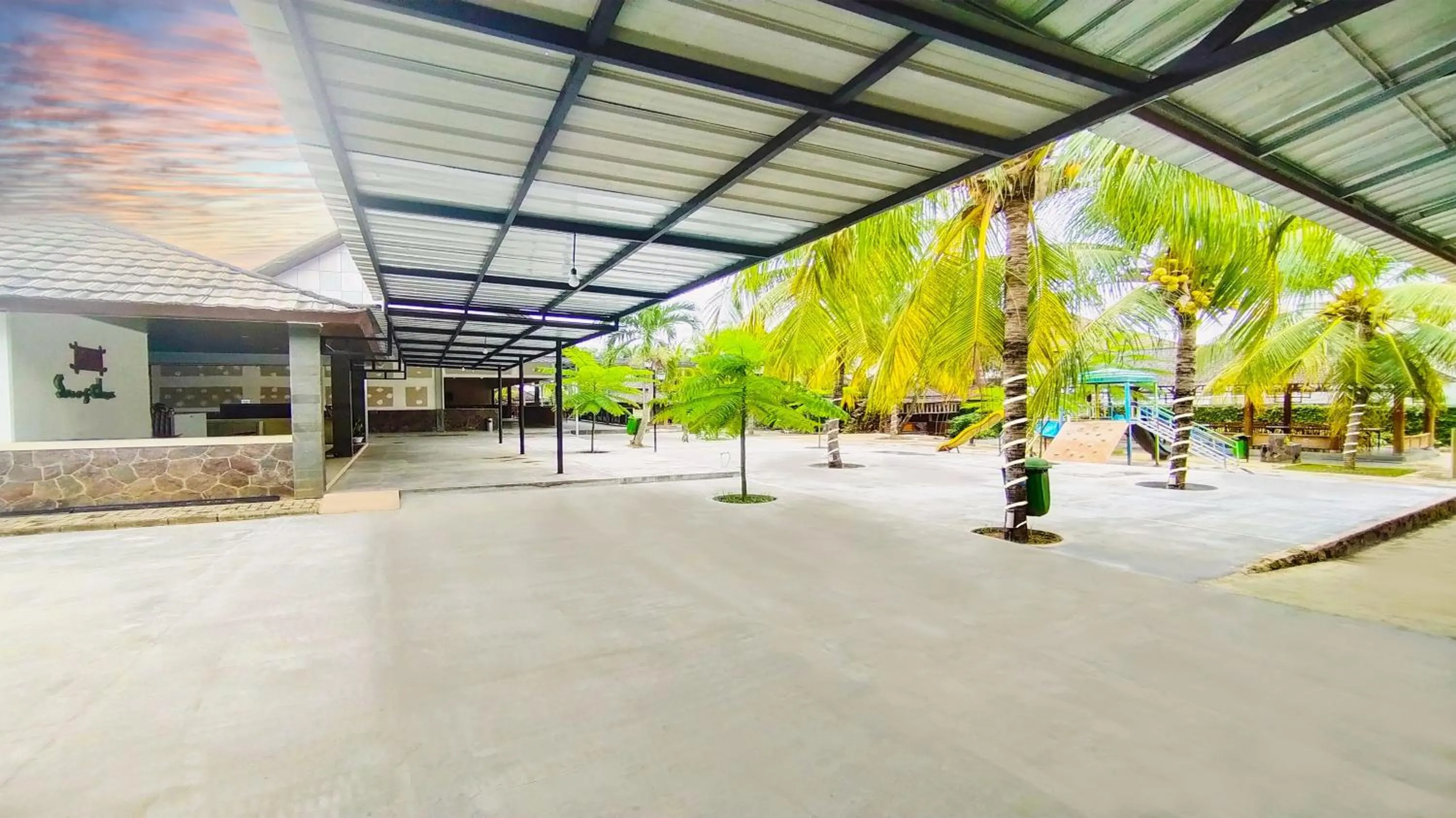 Restaurant/places to eat in Kuraya Hotel Residence